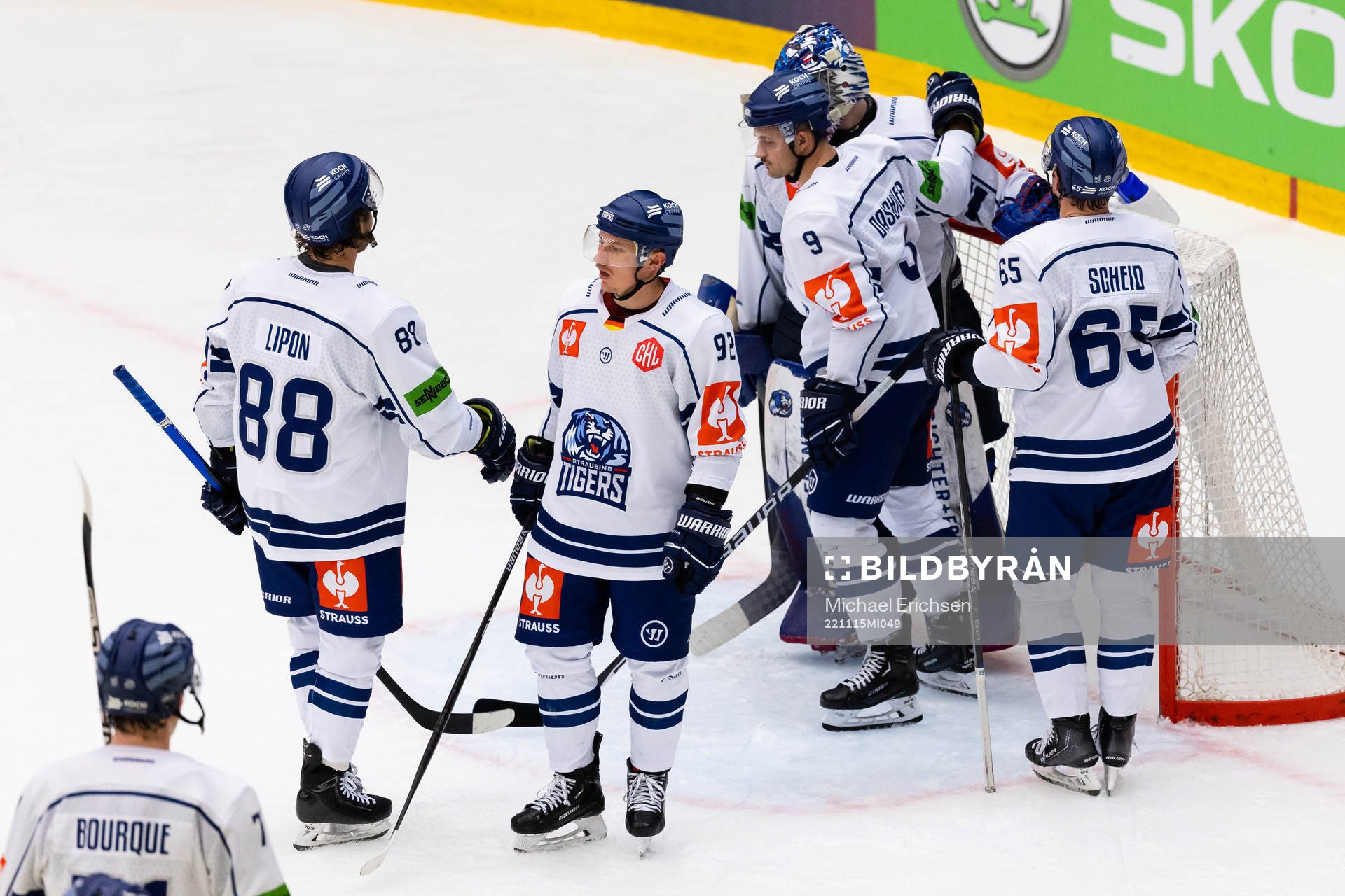 Players of Straubing Tigers look dejected