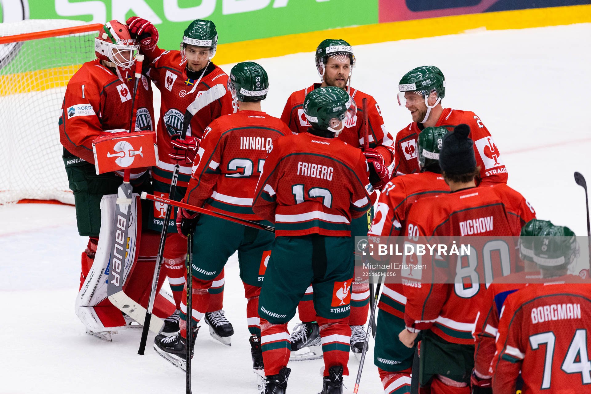 Goalkeeper Lars Johansson of Frölunda celebrates with team