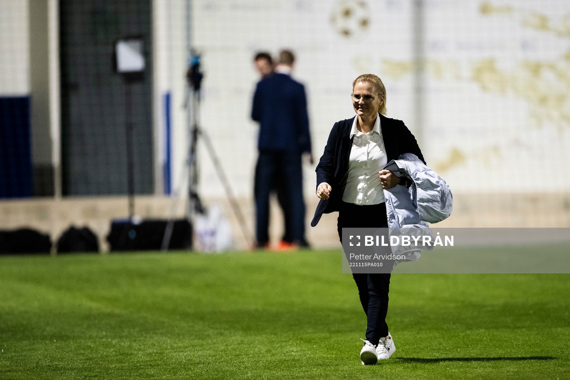 Head coach Sarina Wiegman of England nduring warm up