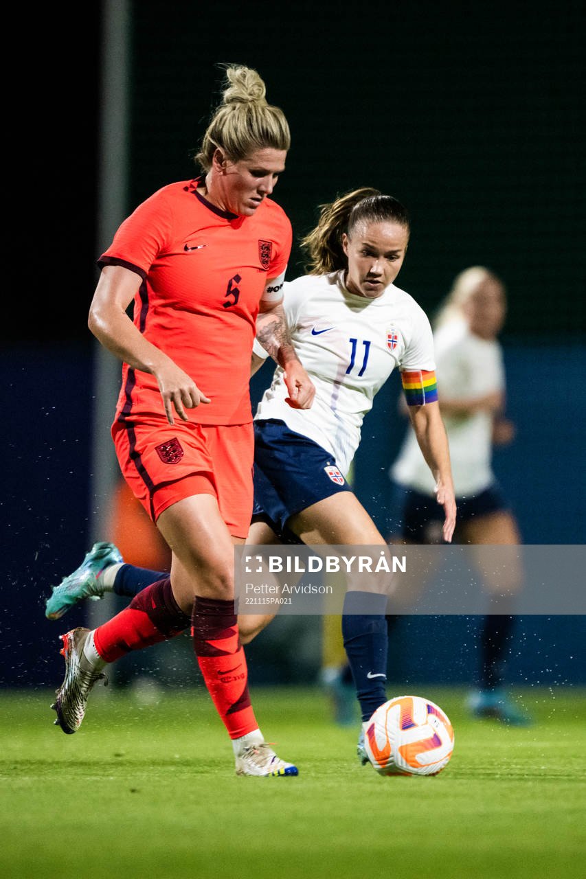 Millie Bright of England and Guro Reiten of Norway