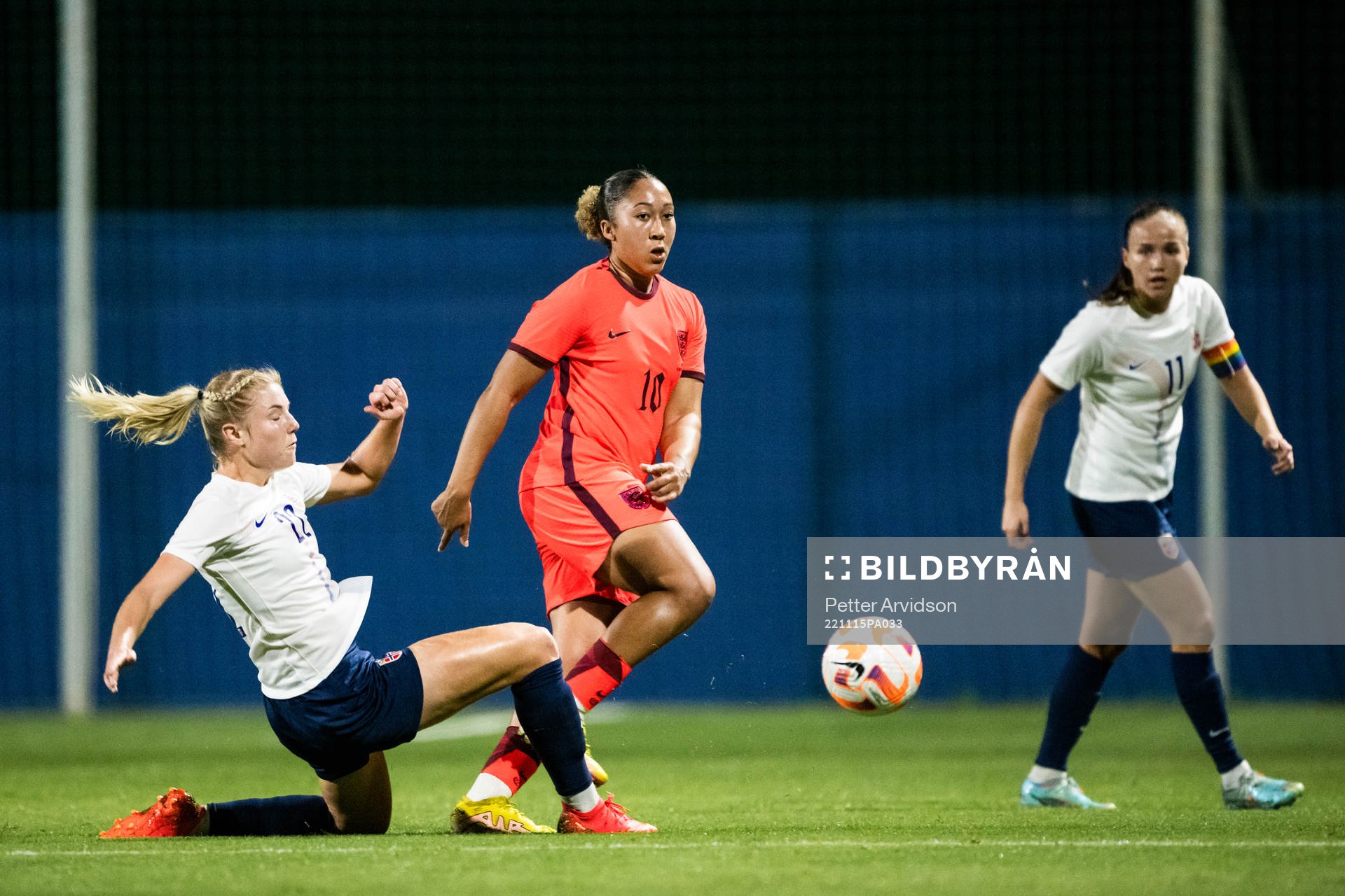 Sophie Roman Haug of Norway and Lauren James of England