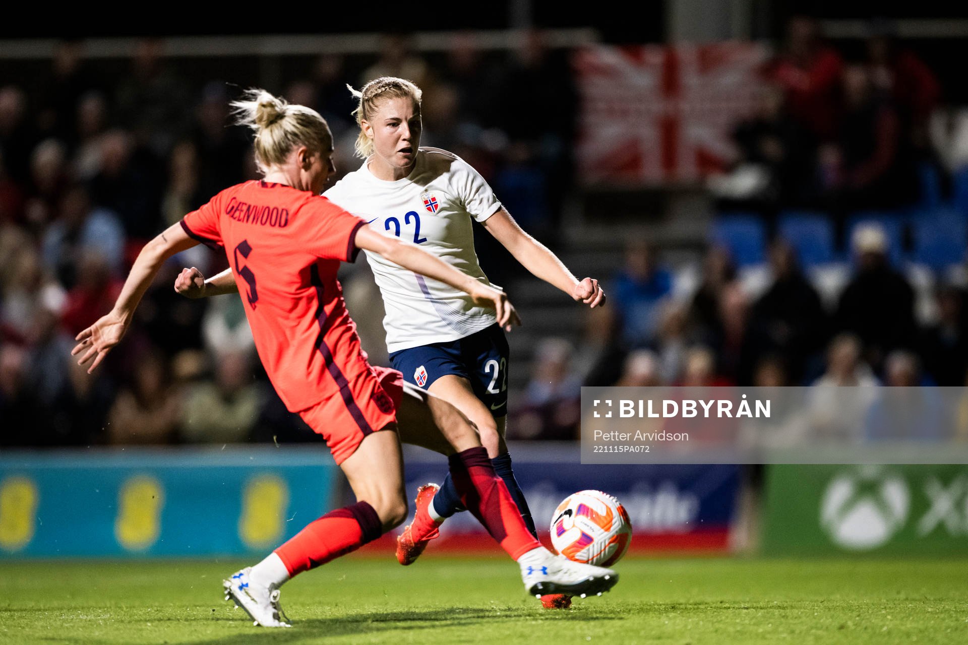 Sophie Roman Haug of Norway and Alex Greenwood of England
