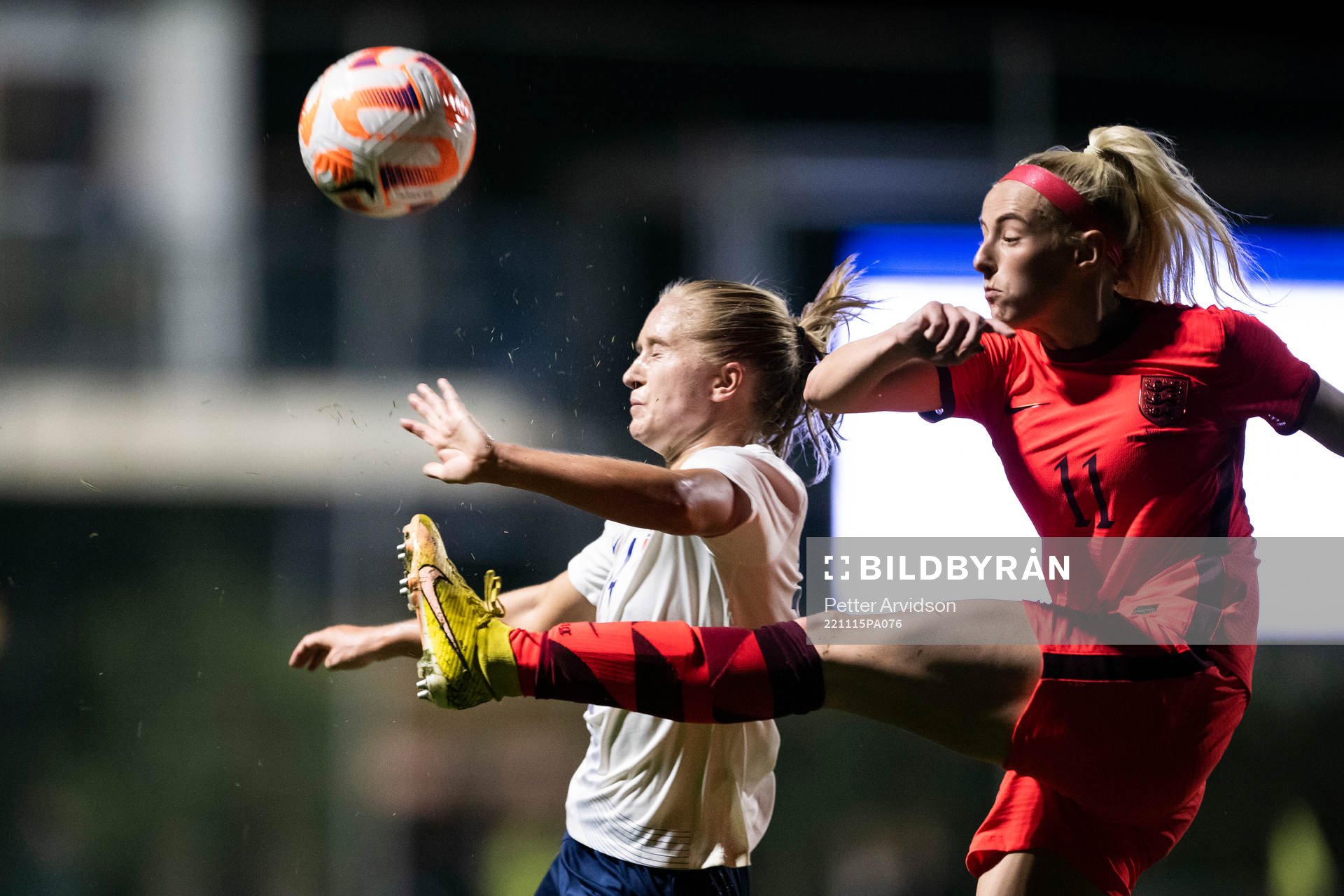 Amalie Eikeland of Norway and Chloe Kelly of England