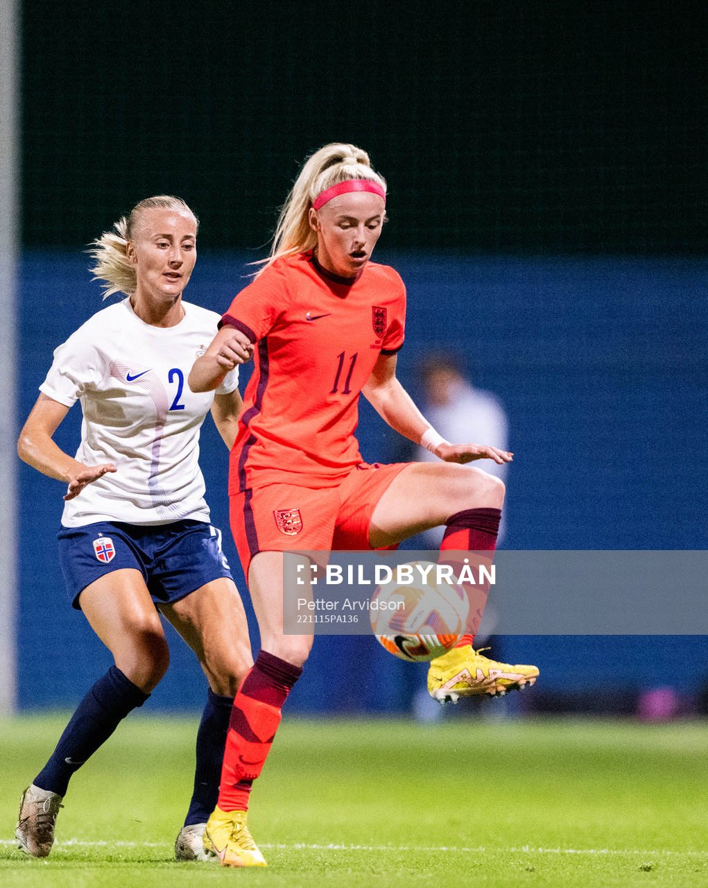 Anja Sønstevold of Norway and Chloe Kelly of England