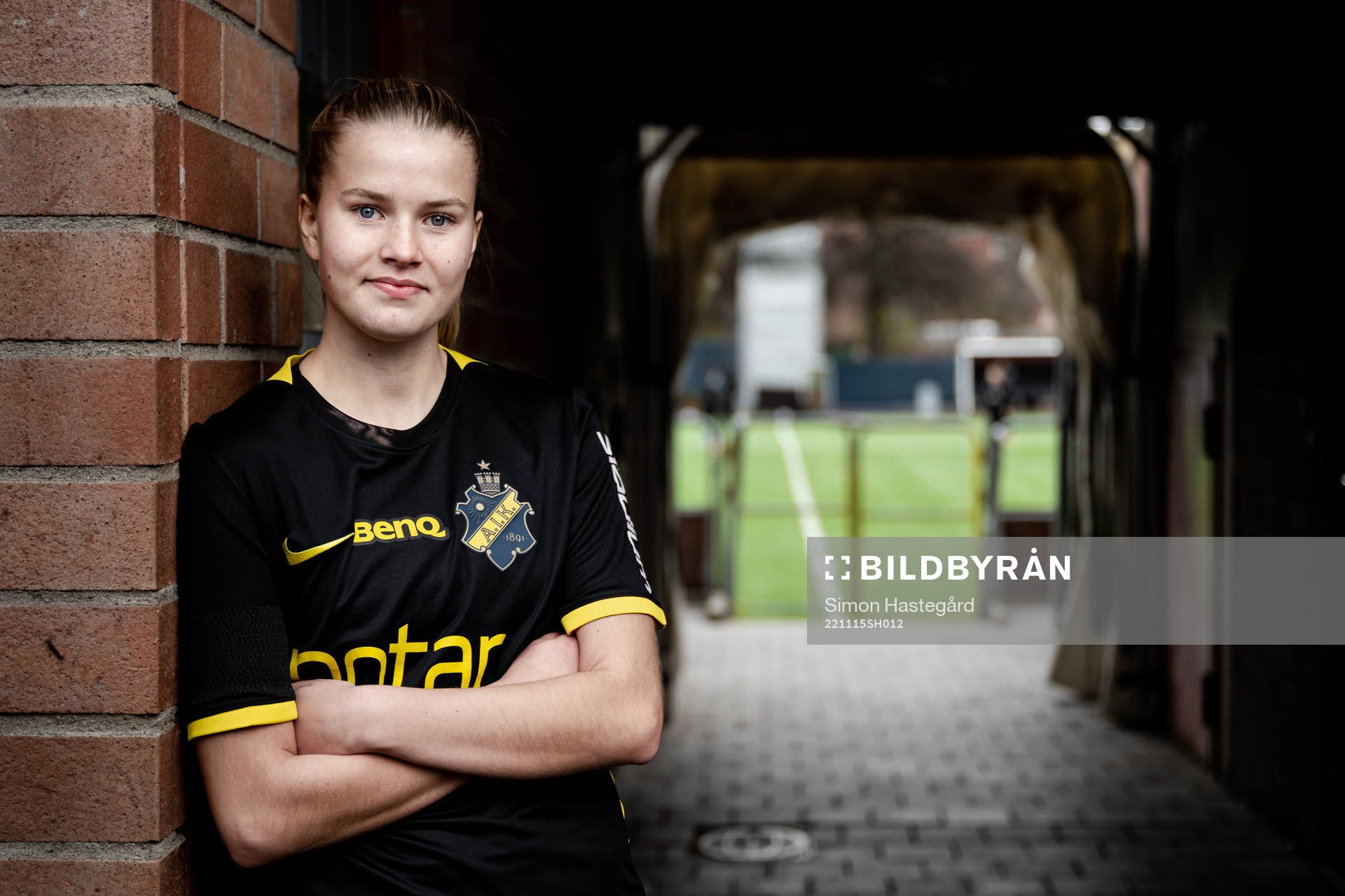 Sara Frigren poserar för porträtt i samband med att hon presenterats som nyförvärv av AIK den 15 november 2022 i Stockholm. 