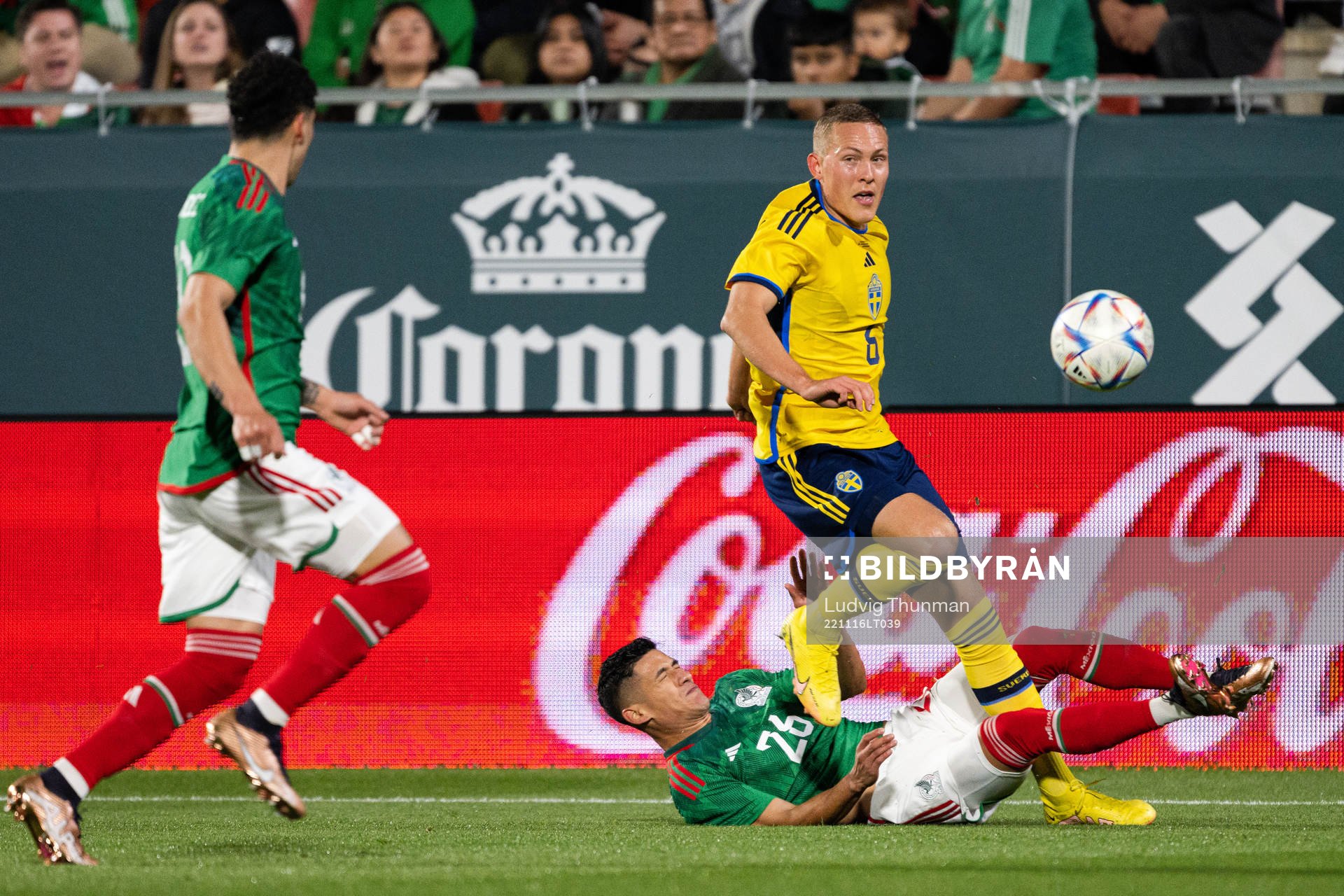 Ludwig Augustinsson of Sweden and Kevin Alvarez of Mexico