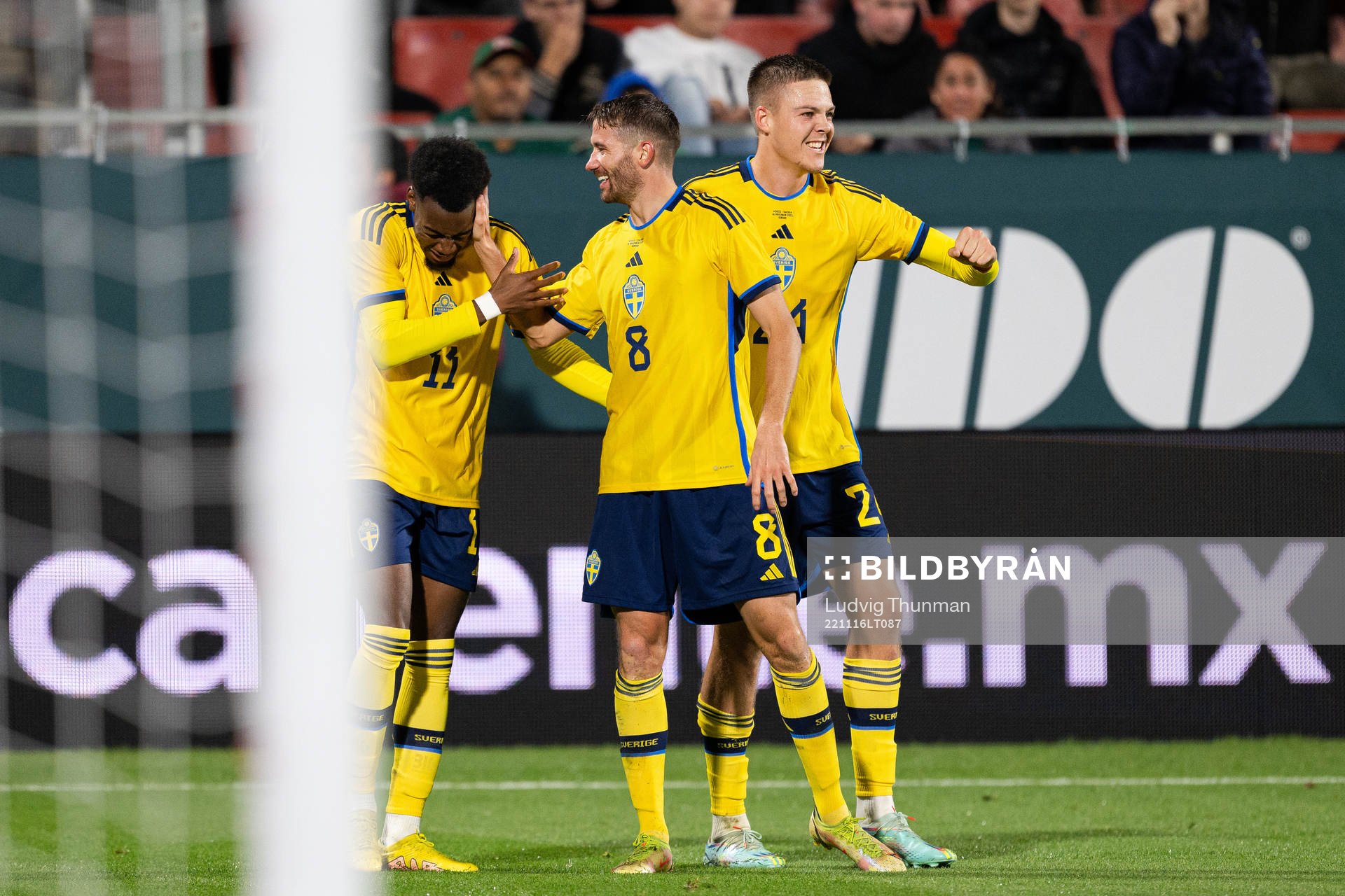 Anthony Elanga , Marcus Rohdén and Emil Holm of Sweden