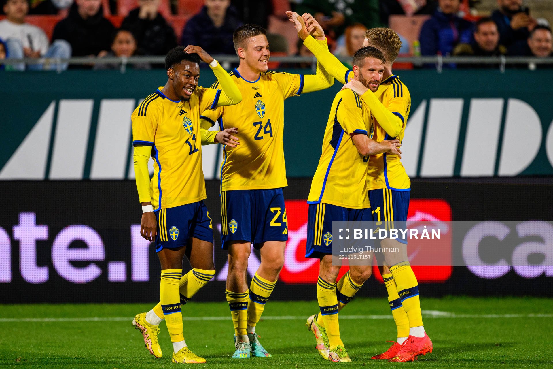 Marcus Rohdén is celebrated by his teammates