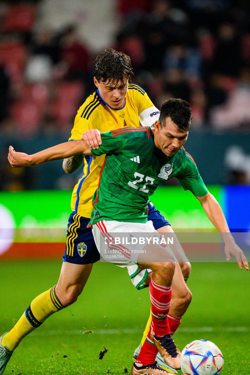 Victor Nilsson Lindelöf of Sweden and Hirving Lozano of