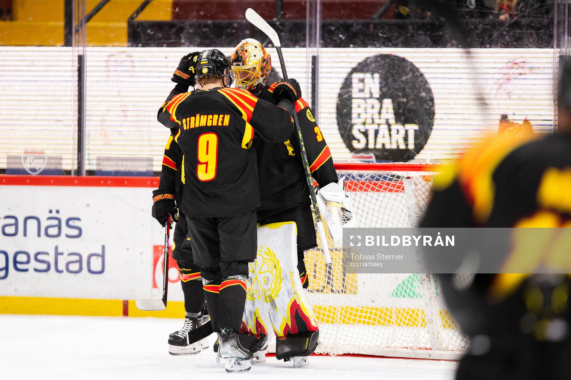 Brynäs William Strömgren och målvakt Anders Lindbäck