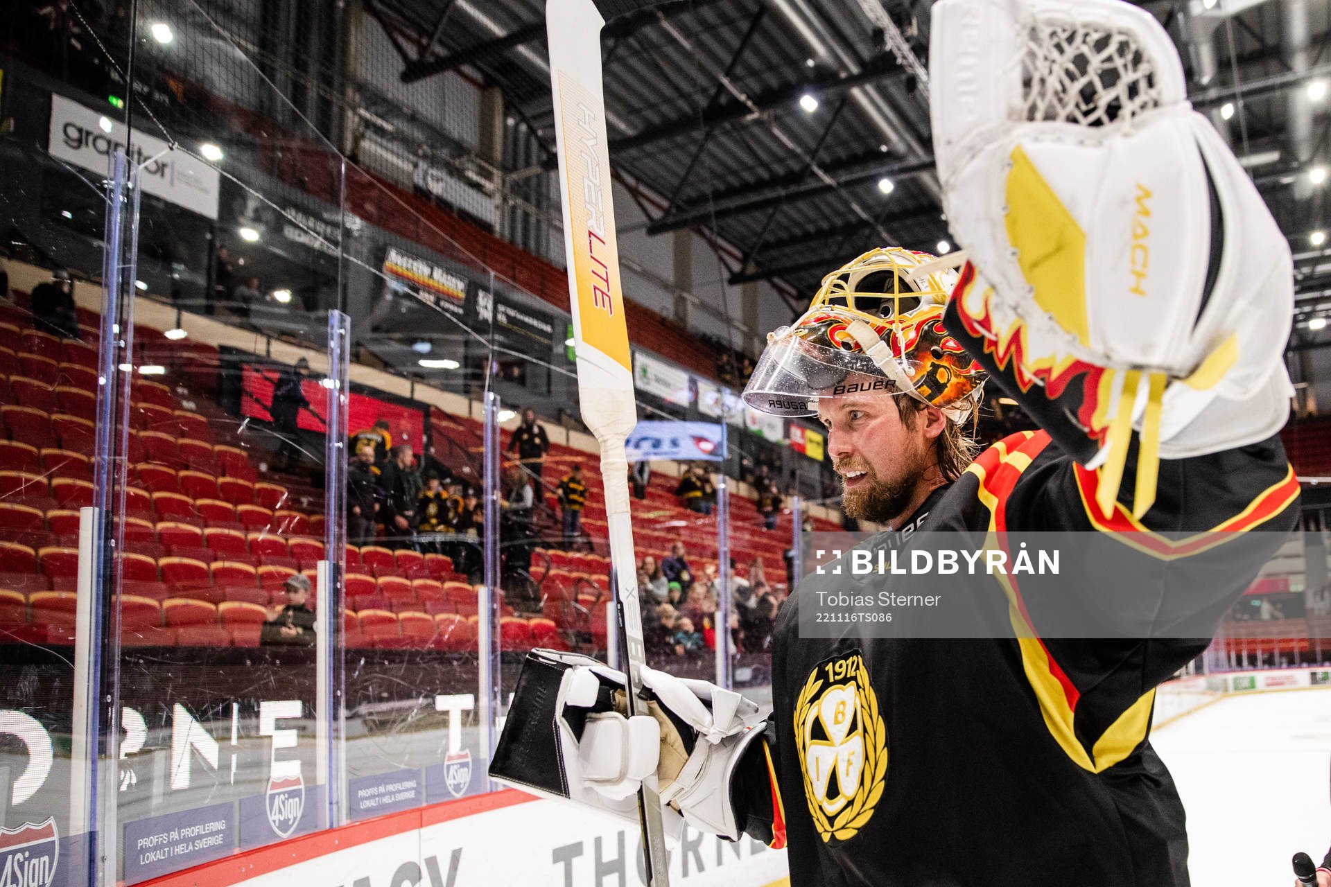 Brynäs målvakt Anders Lindbäck jublar