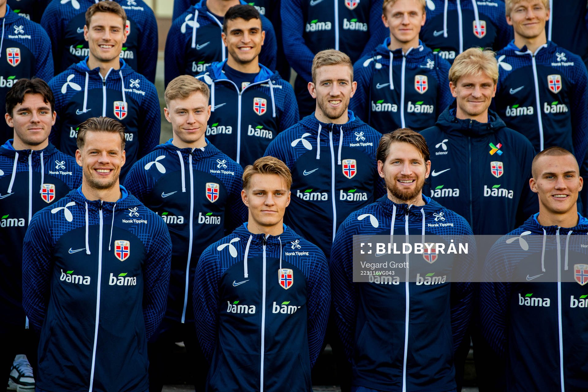 Players of the Norwegian national football team after a training session on November 16, 2022 in Dublin. Front left: Goalkeeper Ørjan Håskjold Nyland, Martin Ødegaard, Stefan Strandberg and Leo Skiri Østigård. Middle left: Hugo Vetlesen, Ola Brynhildsen, goalkeeper Egil Selvik and Morten Thorsby. Top left: Kristoffer Zachariassen, Mohamed Elyounoussi, Mats Møller Dæhli and Birger Meling.