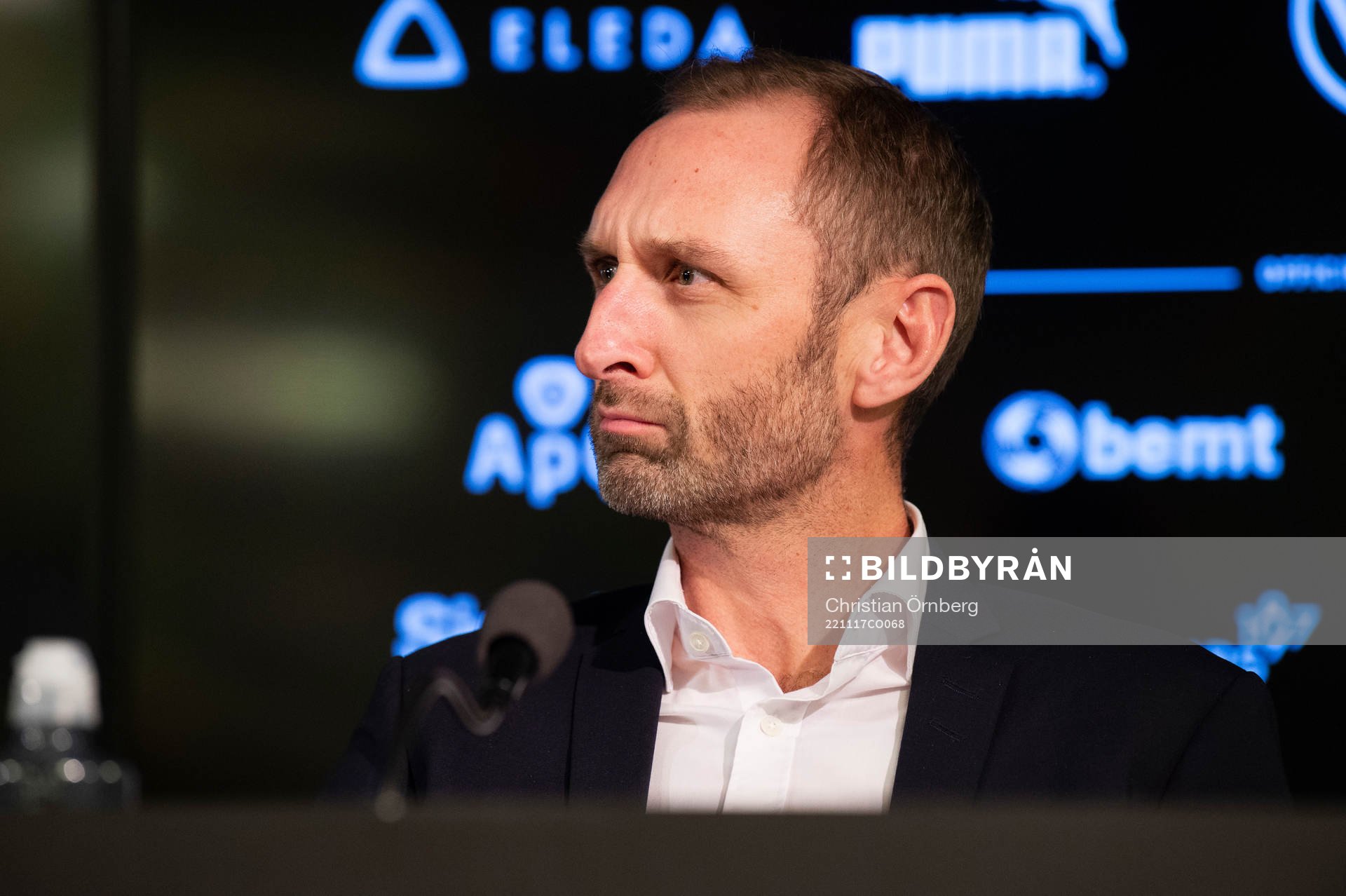 Sportchef Andreas Georgson presenterar Henrik Rydström som