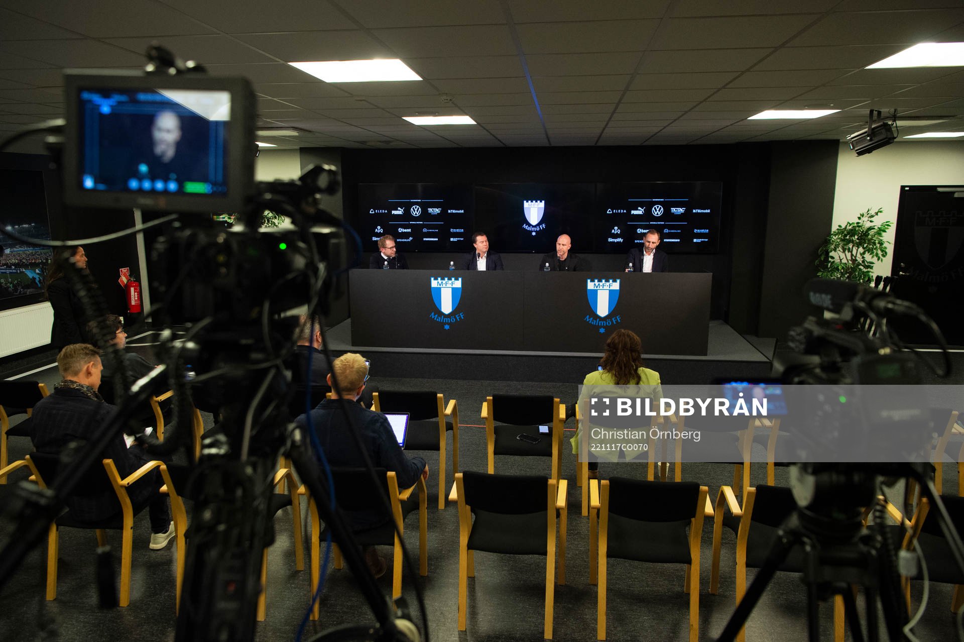 Presschef Peter Sohlmér, Sportdirektör Daniel Andersson och sportchef Andreas Georgson presenterar Henrik Rydström som ny huvudtränare under en presskonferens med Malmö FF den 17 november 2022 i Malmö.