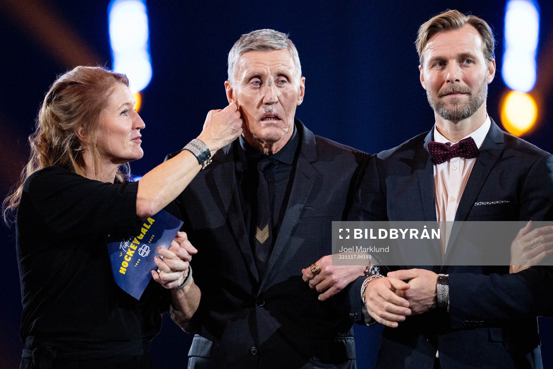 Hustrun Pia och sonen Anders Salming med Börje Salming som