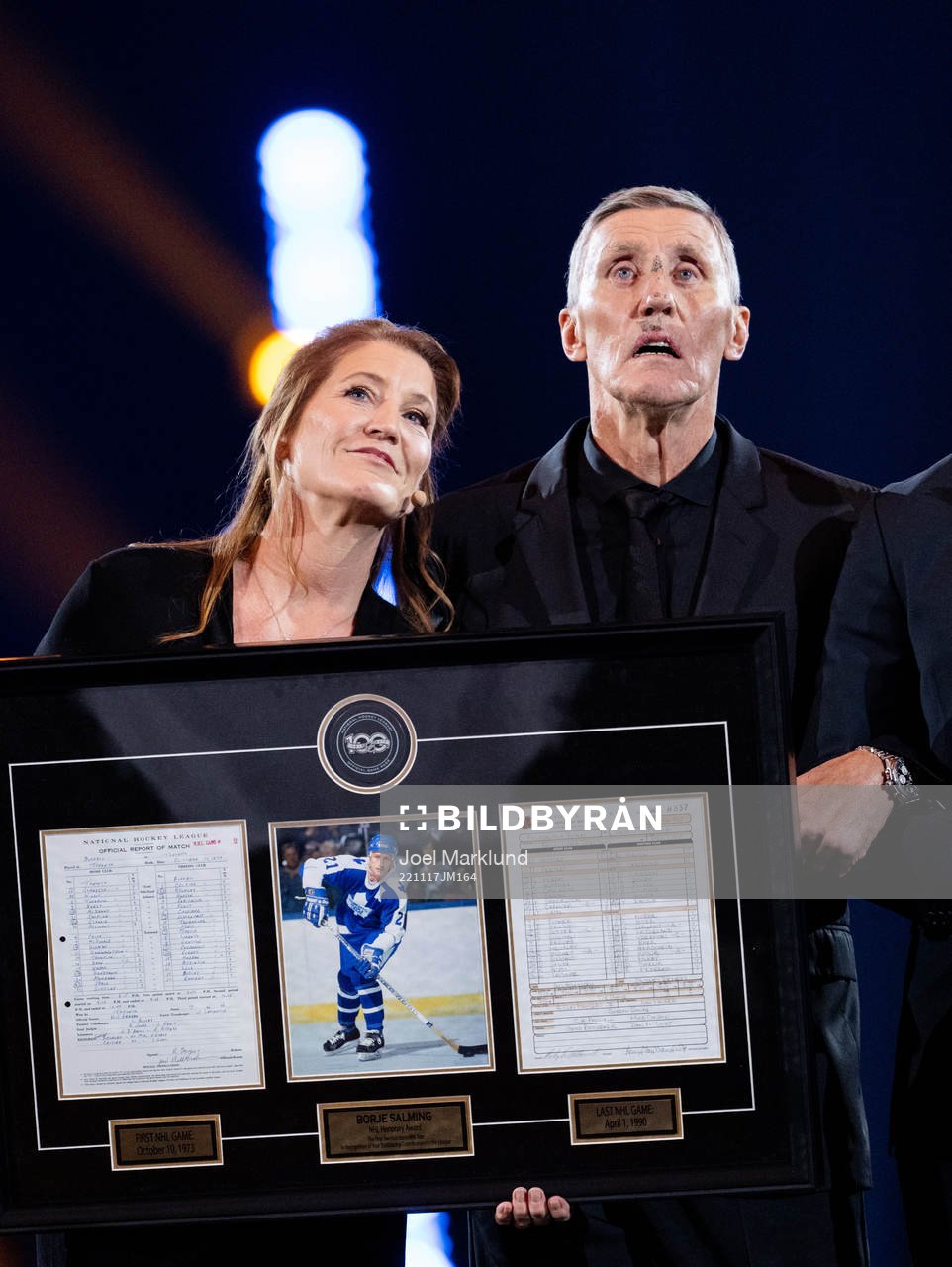 Pia med Börje Salming som tilldelas priset NHL Honorary