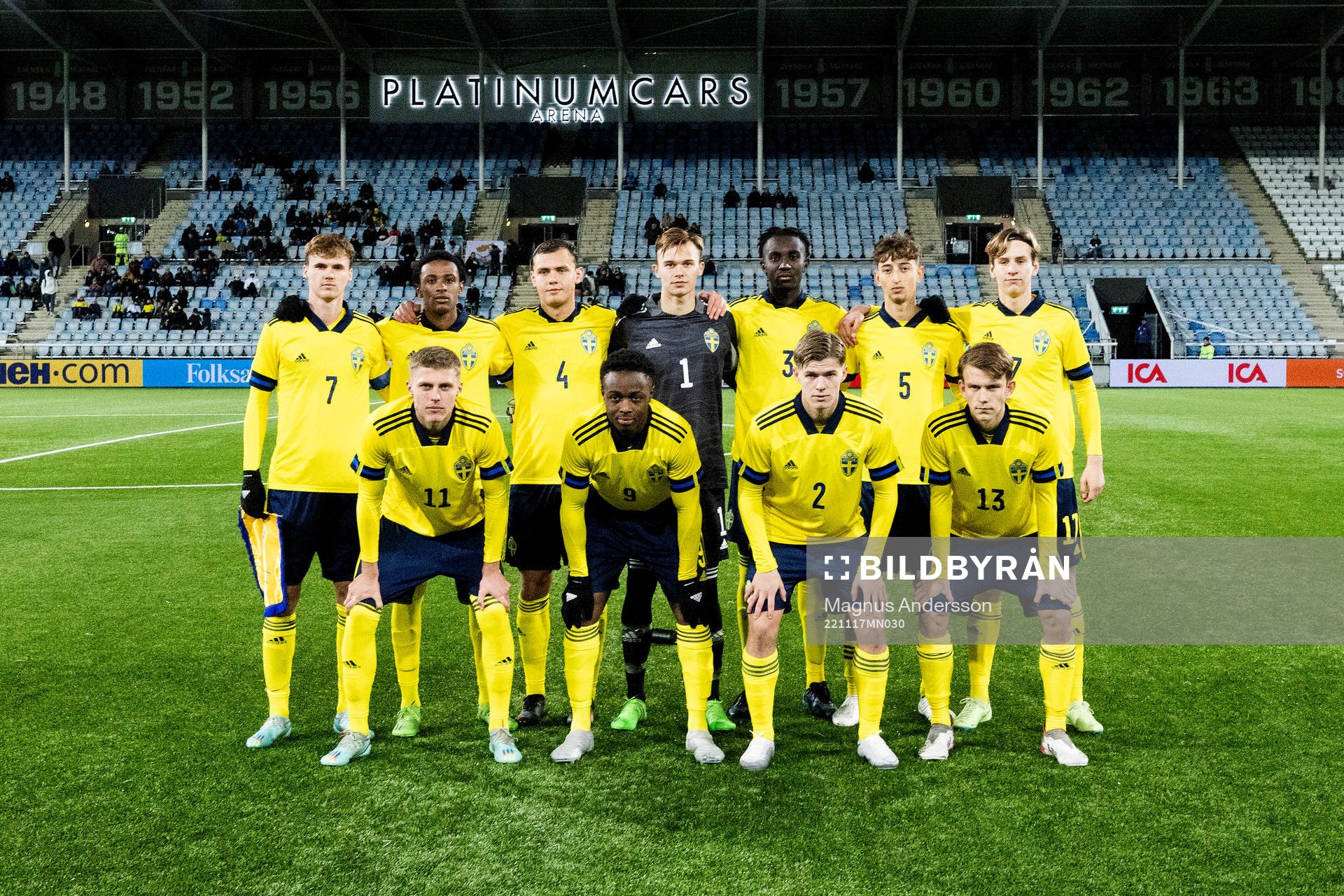 Sveriges startelva ställer upp för en lagbild