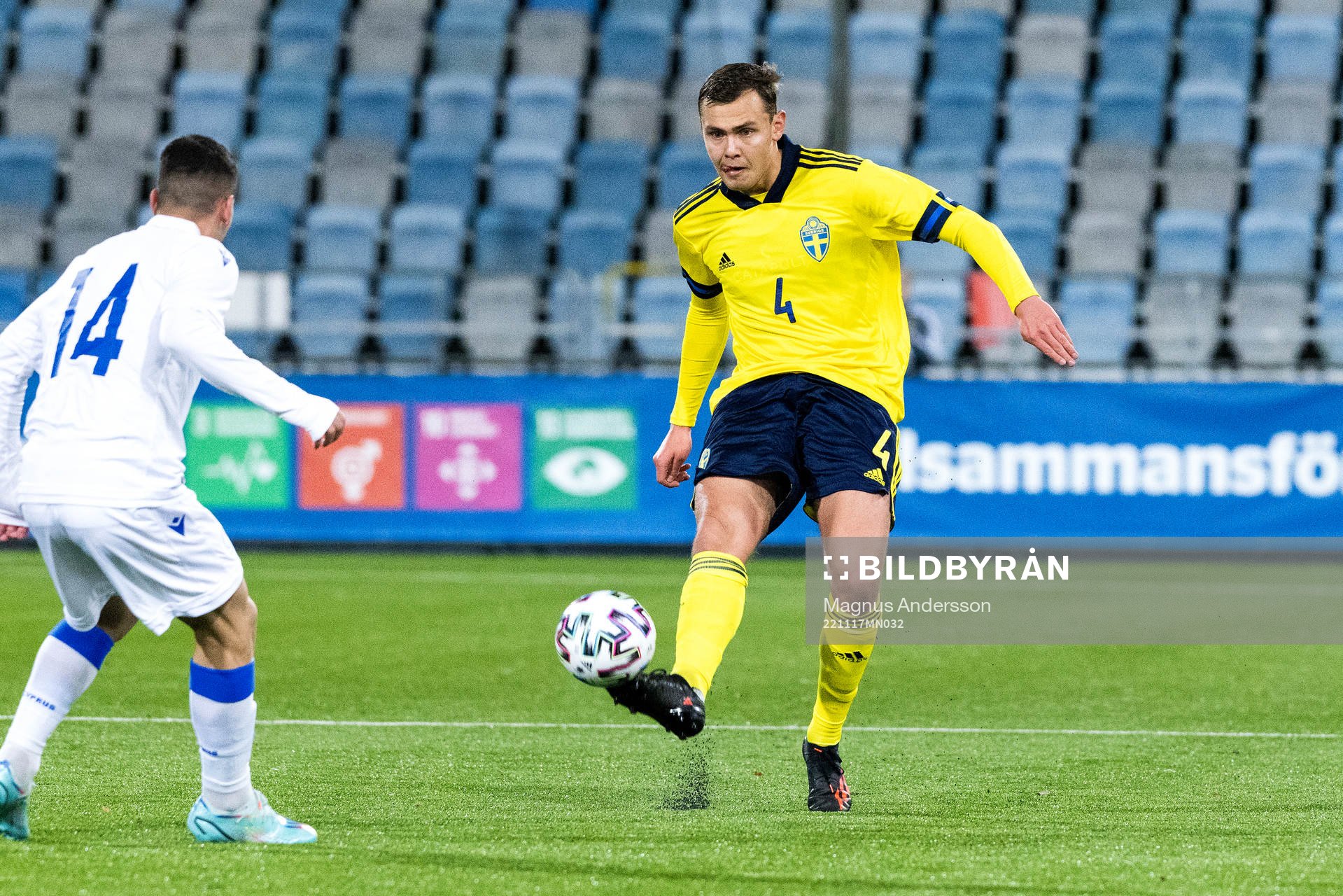 Sveriges Casper Eklund under EM-kvalmatchen P18 mellan Cypern och Sverige den 17 november 2022 i Norrköping. 