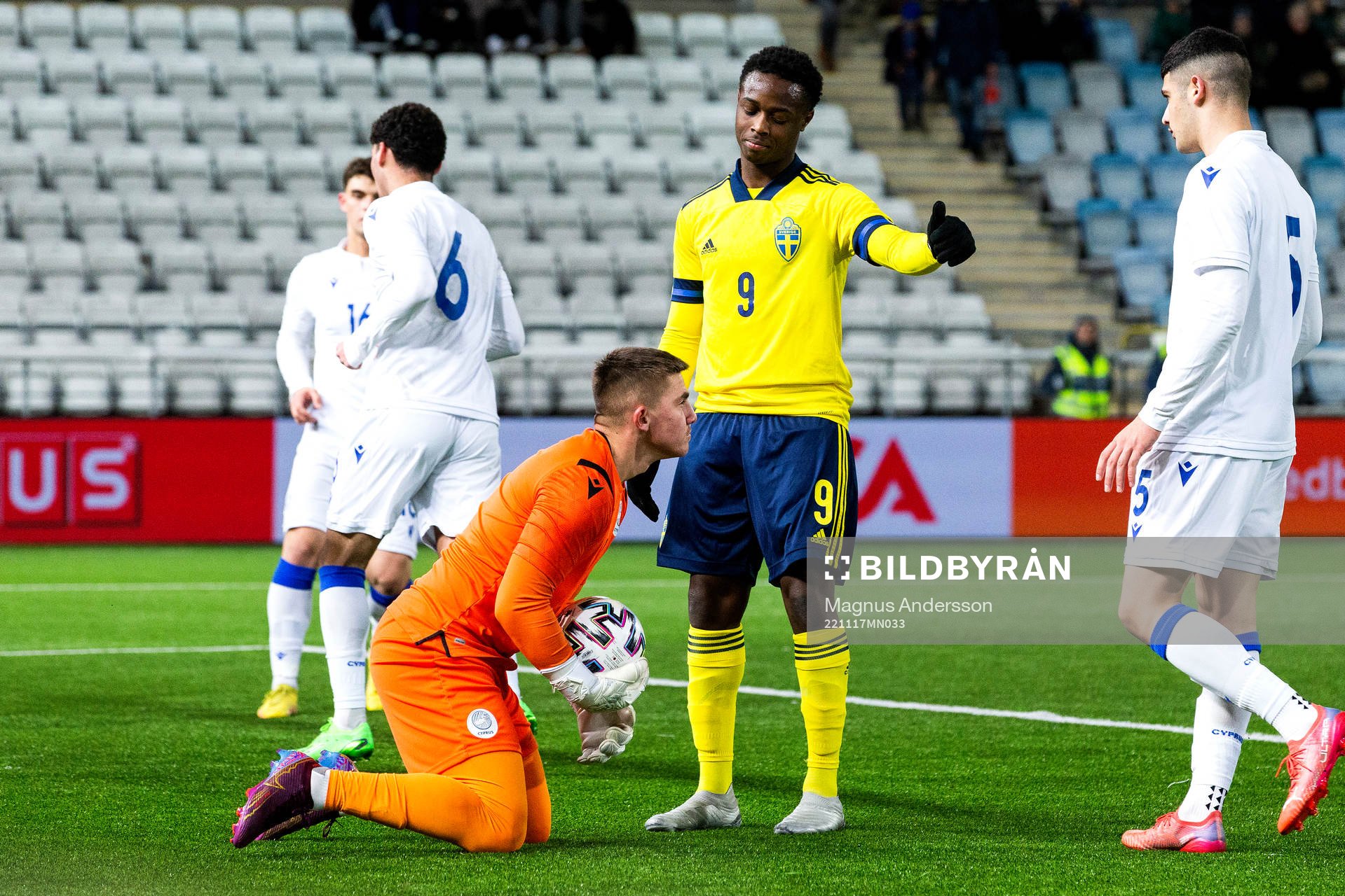 Cyperns målvakt Dimitrios Stylianidis och Sveriges Richie