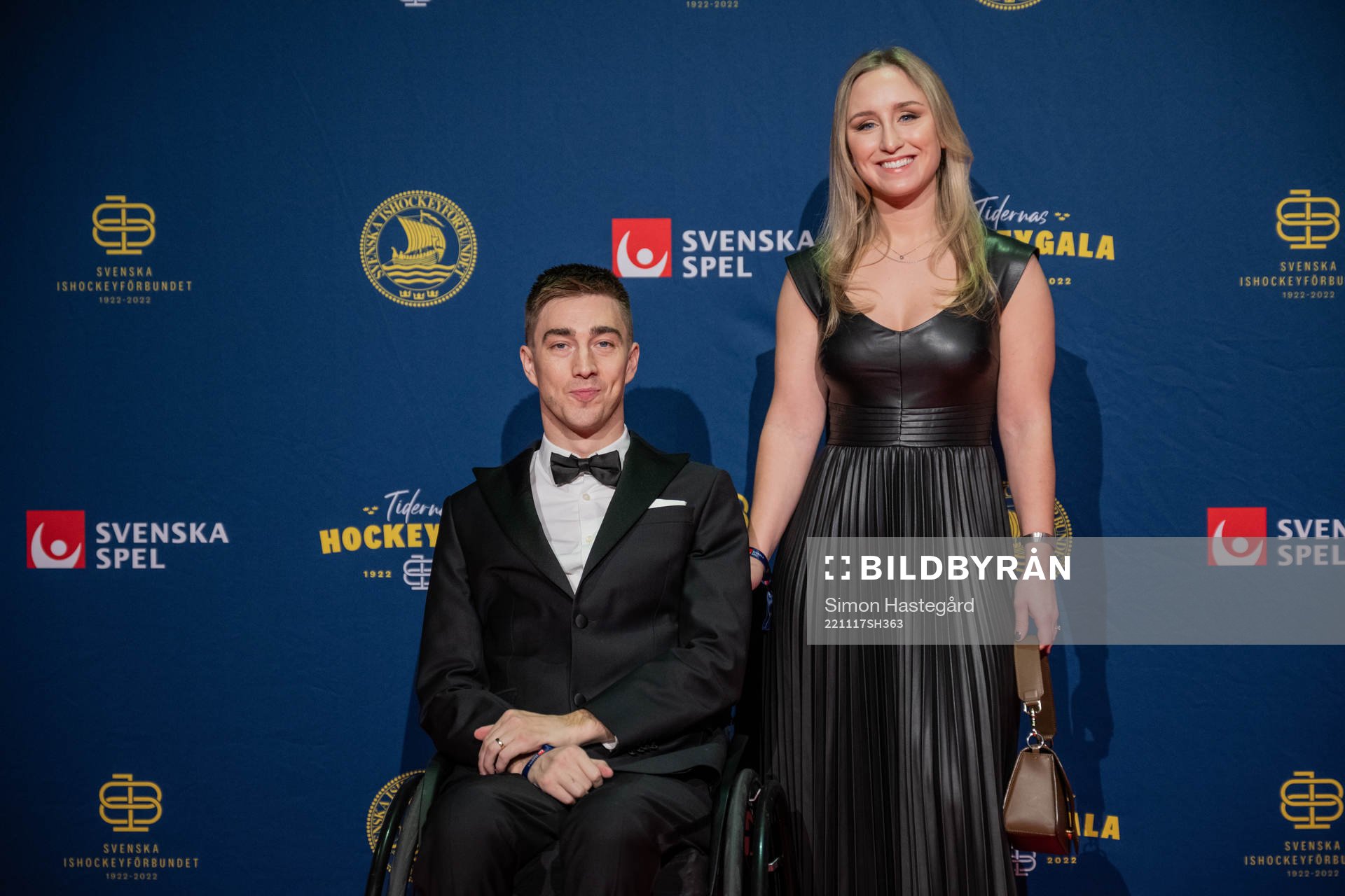 Tobias Forsberg med sin fru Filippa  på röda mattan