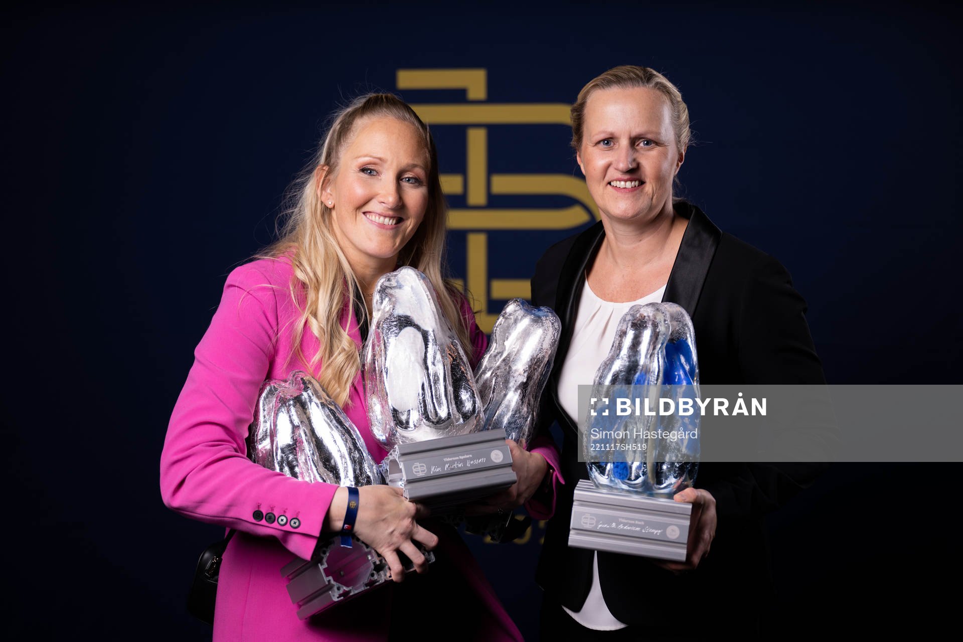 Kim Martin Hasson med sina priser Tidernas spelare,