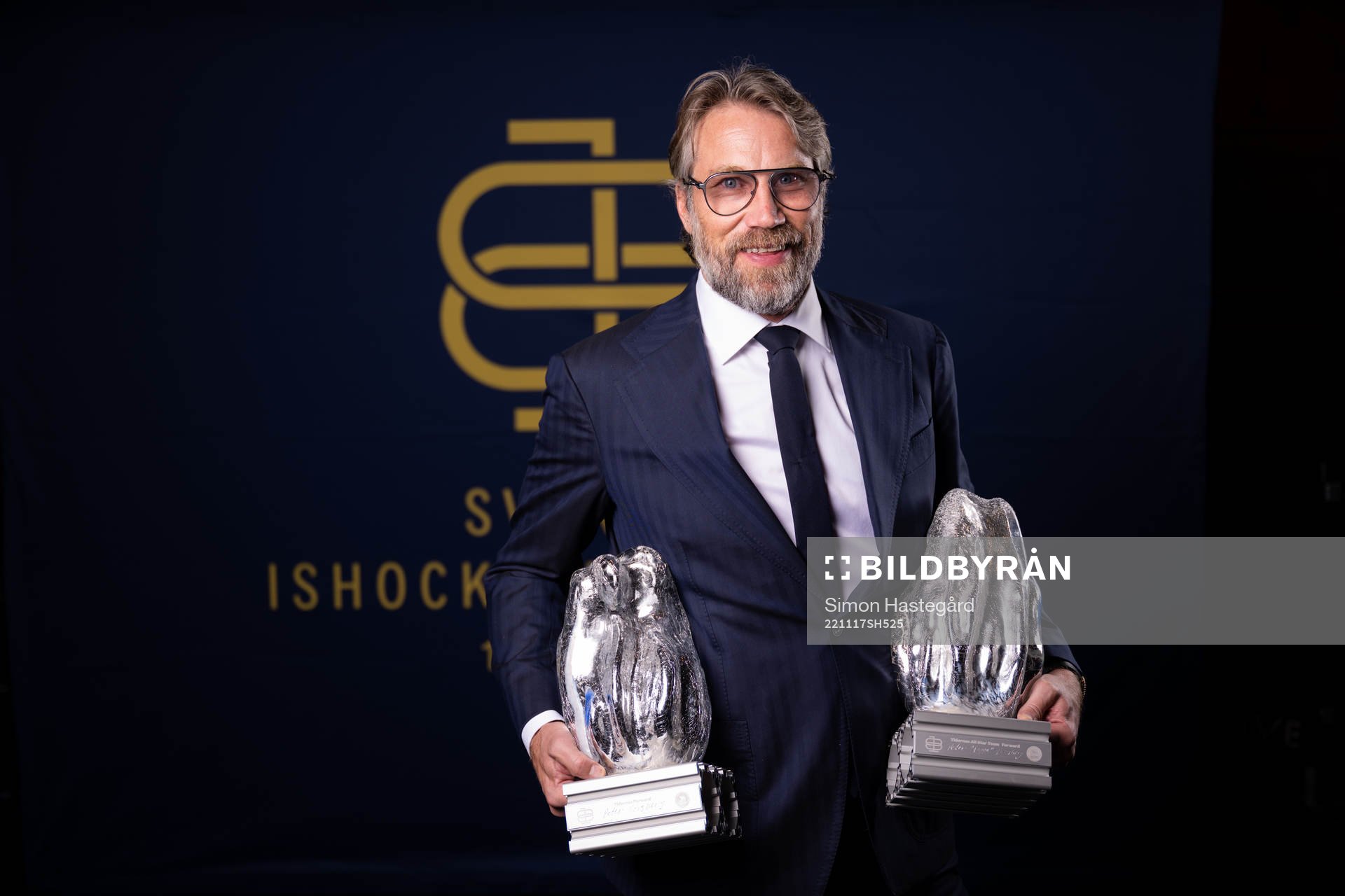 Peter Forsberg med sina priser Tidernas Forward och