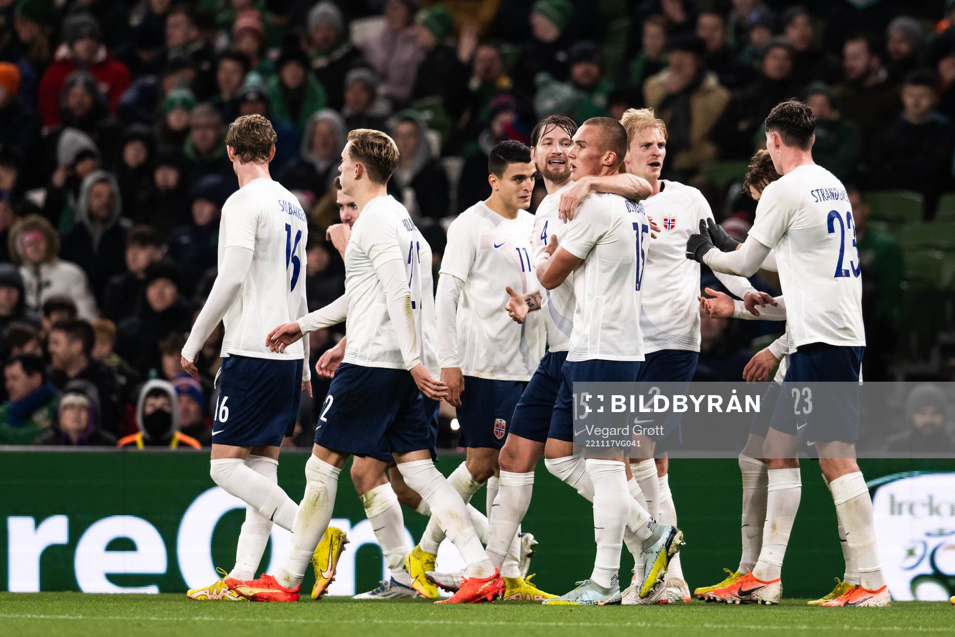 Leo Skiri Østigård of Norway celebrate with team mates after scoring 0-1 during the international friendly football match between Republic of Ireland and Norway on November 17, 2022 in Dublin. 