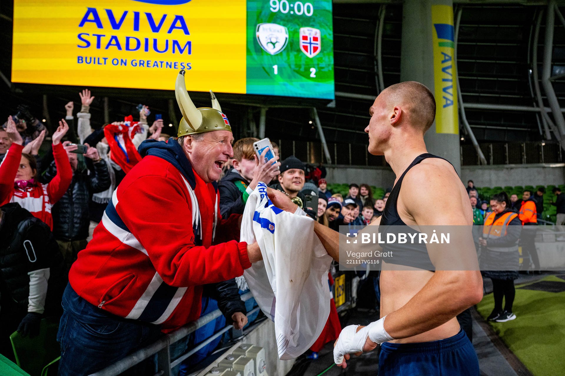 Leo Skiri Østigård of Norway gives away his shirt to