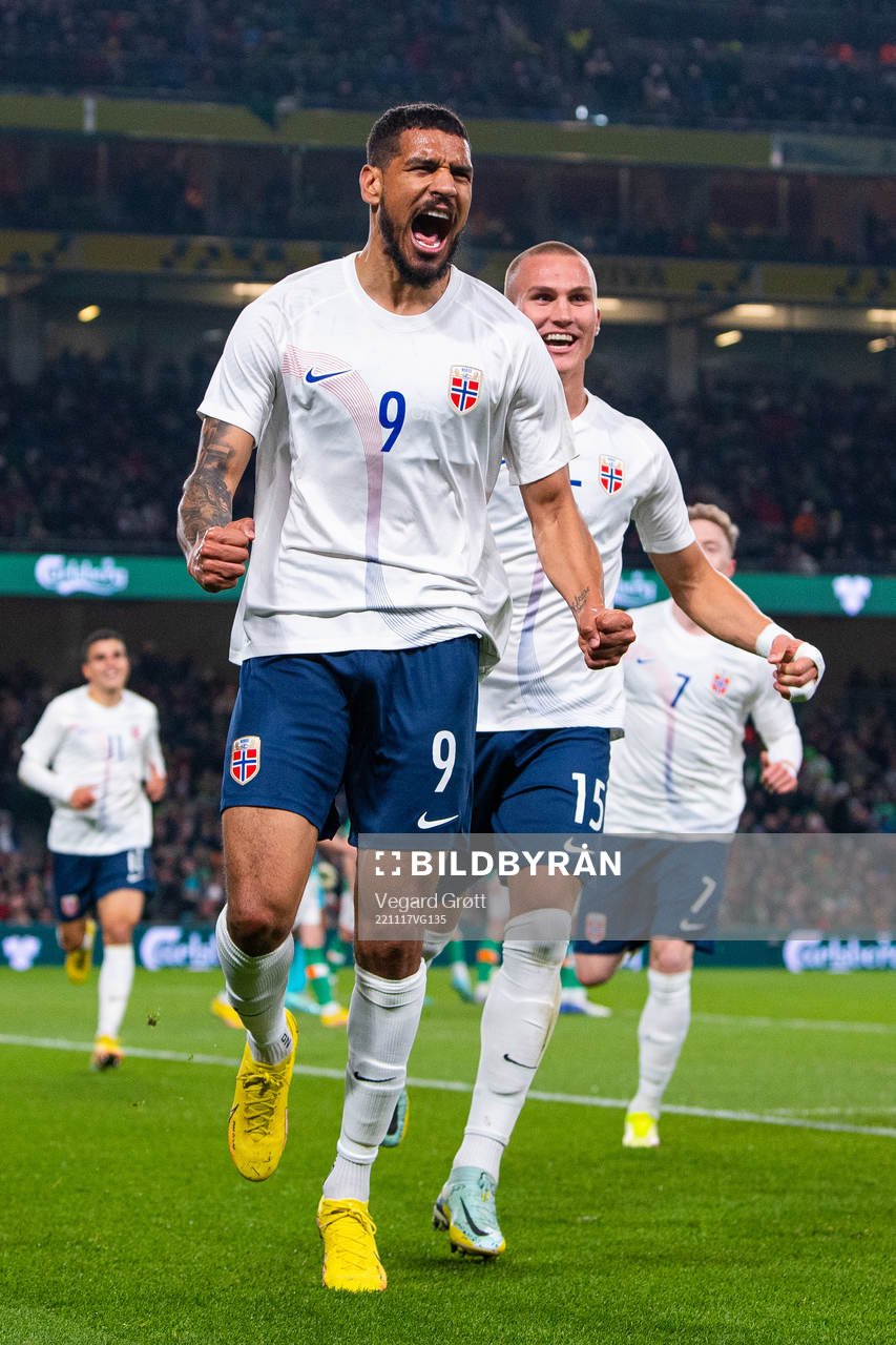 Ohi Omoijuanfo of Norway celebrates with teammate Leo Skiri