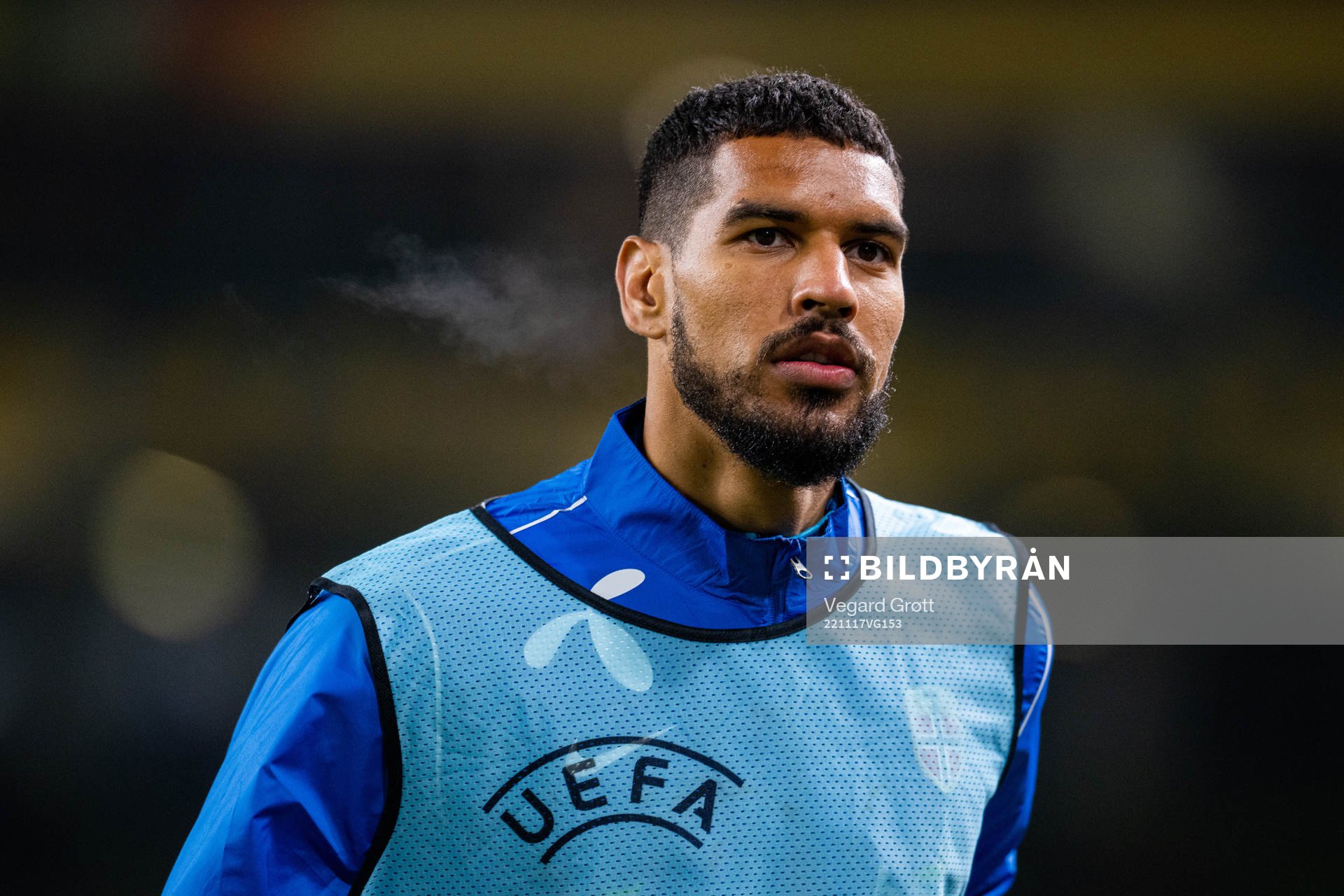 Ohi Omoijuanfo of Norway warms up