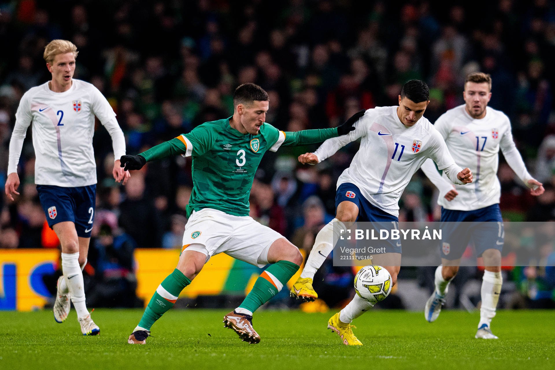 Matt Doherty of Ireland and Mohamed Elyounoussi of Norway