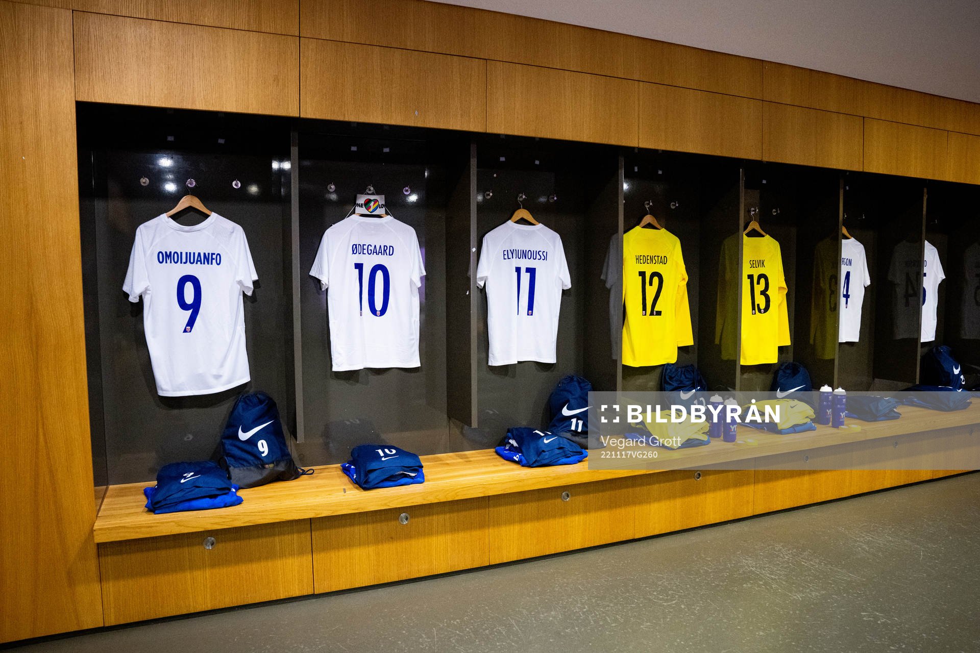 The kits of Ohi Omoijuanfo, Martin Ødegaard, Mohamed