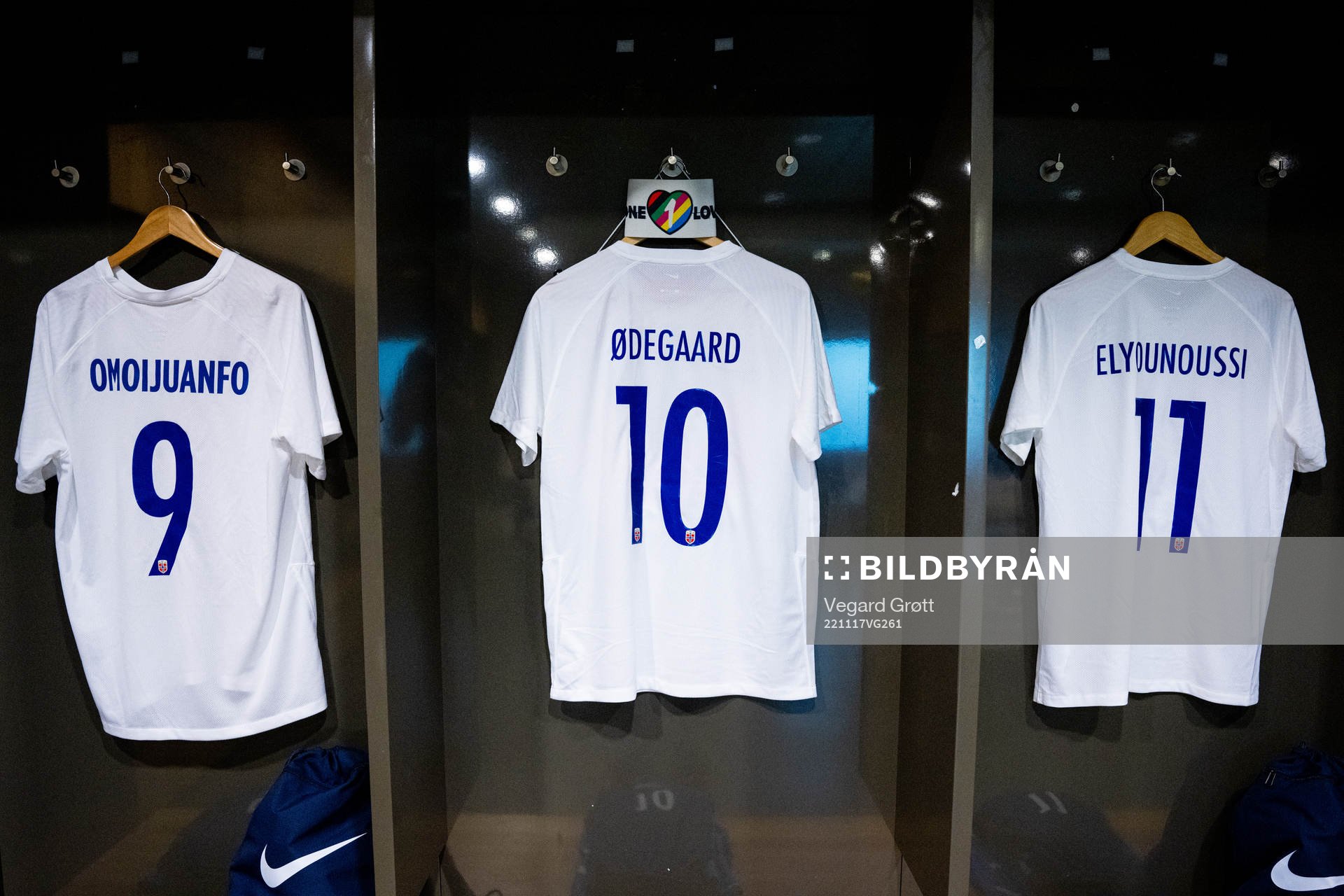 The kits of Ohi Omoijuanfo, Martin Ødegaard and Mohamed