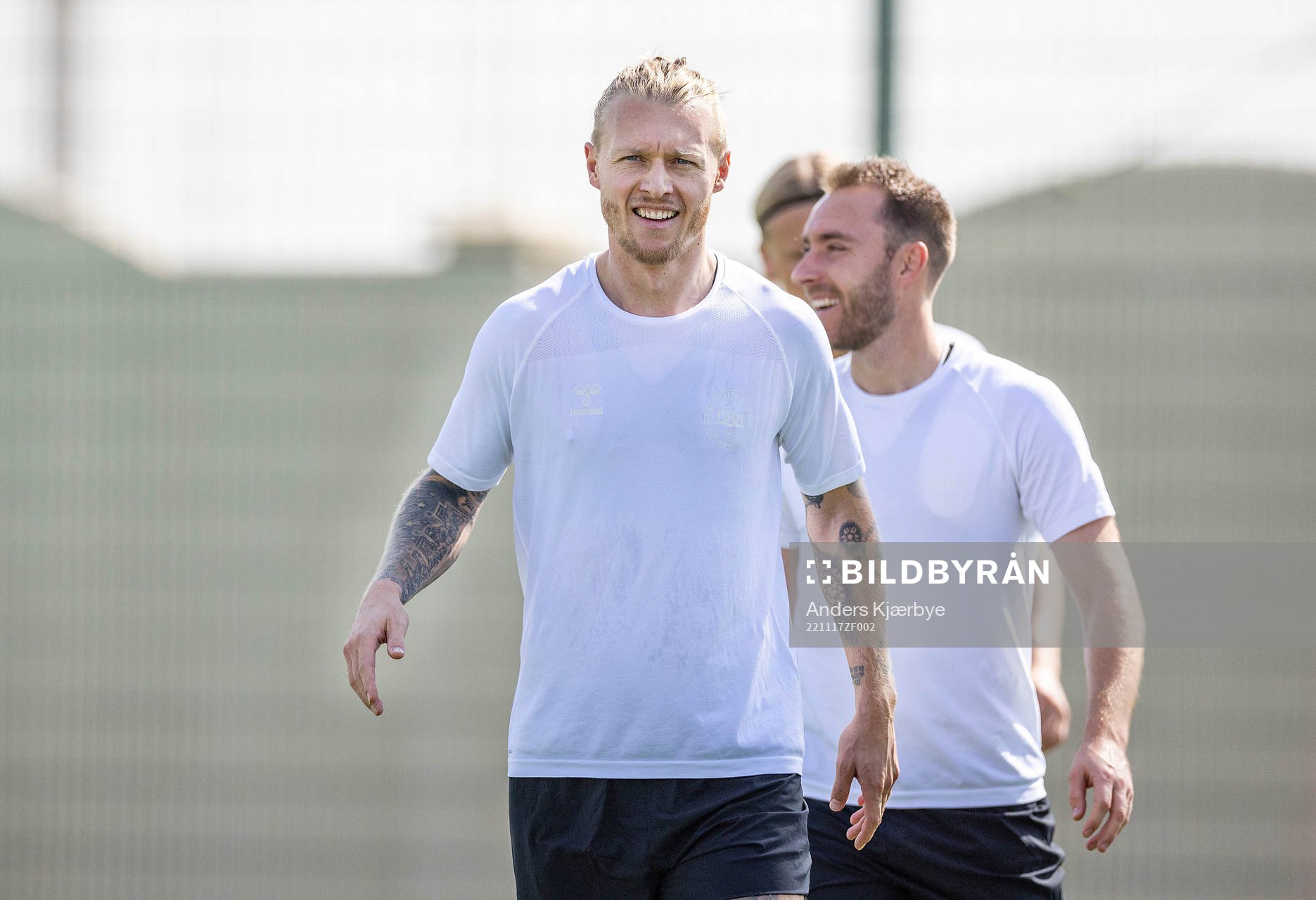  [DK=20221117: Herrelandsholdet træner i Doha, Qatar - Simon Kjær, Danmark][UK=20221117: Denmark National Team practice in Doha, Qatar - Simon Kjær, Danmark]