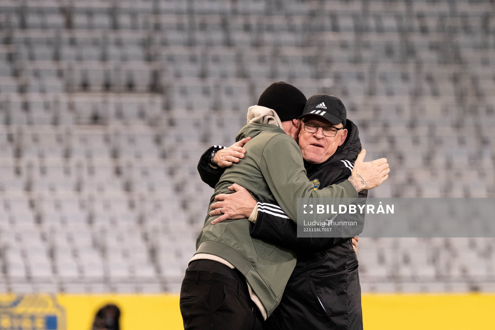 Pontus Jansson and head coach Janne Andersson of the