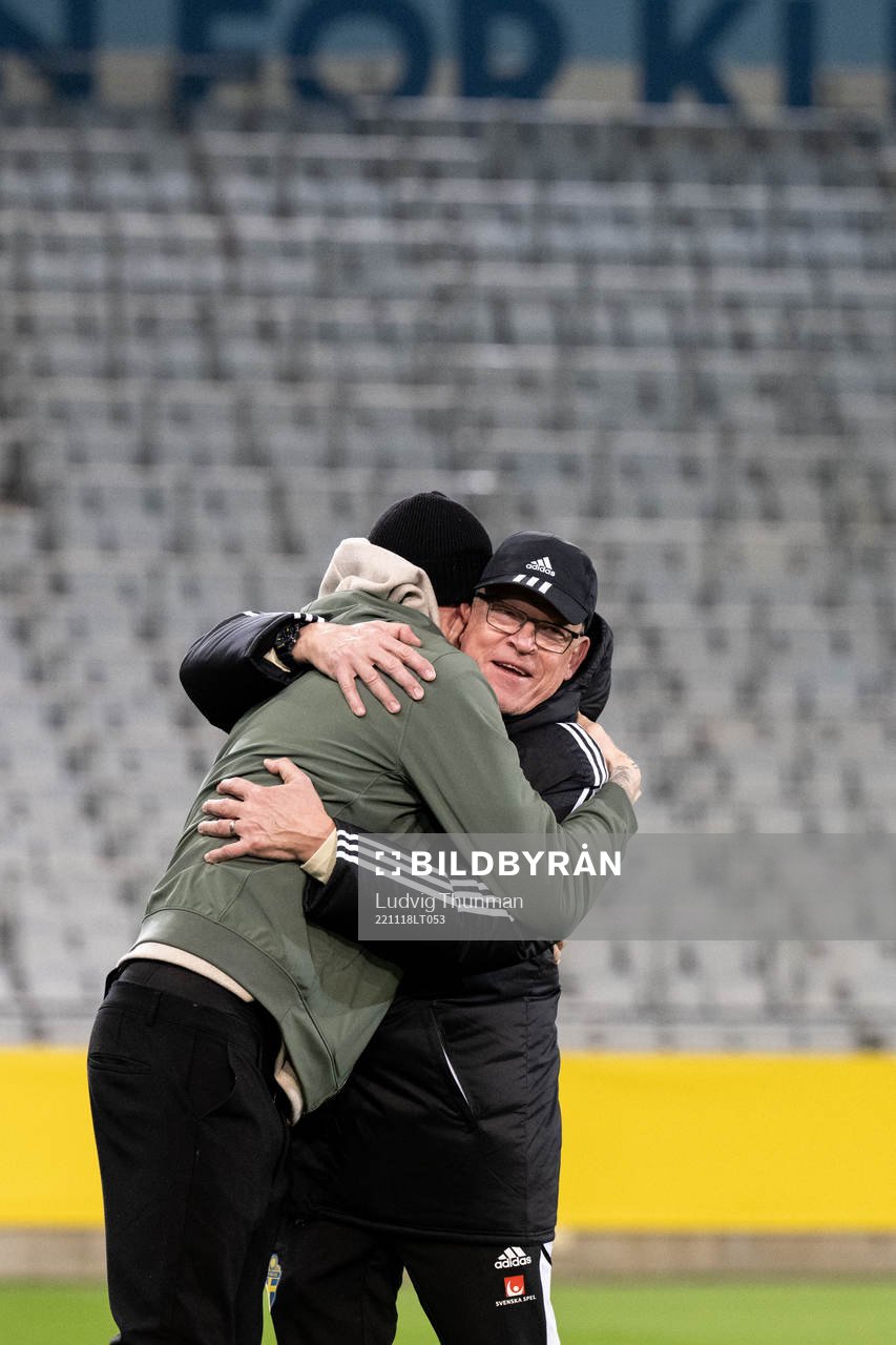 Pontus Jansson and head coach Janne Andersson of the