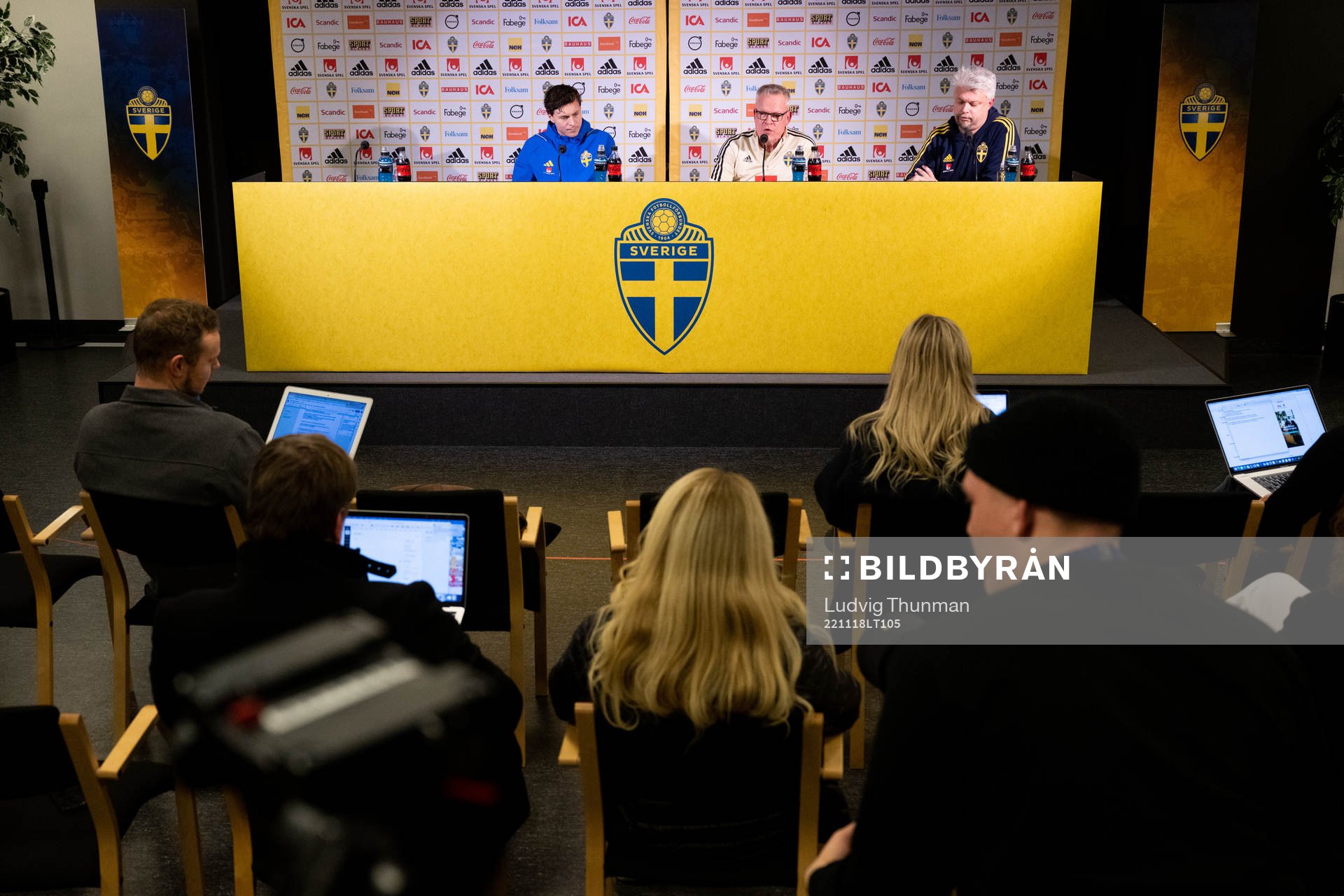 Victor Nilsson Lindelöf, head coach Janne Andersson and