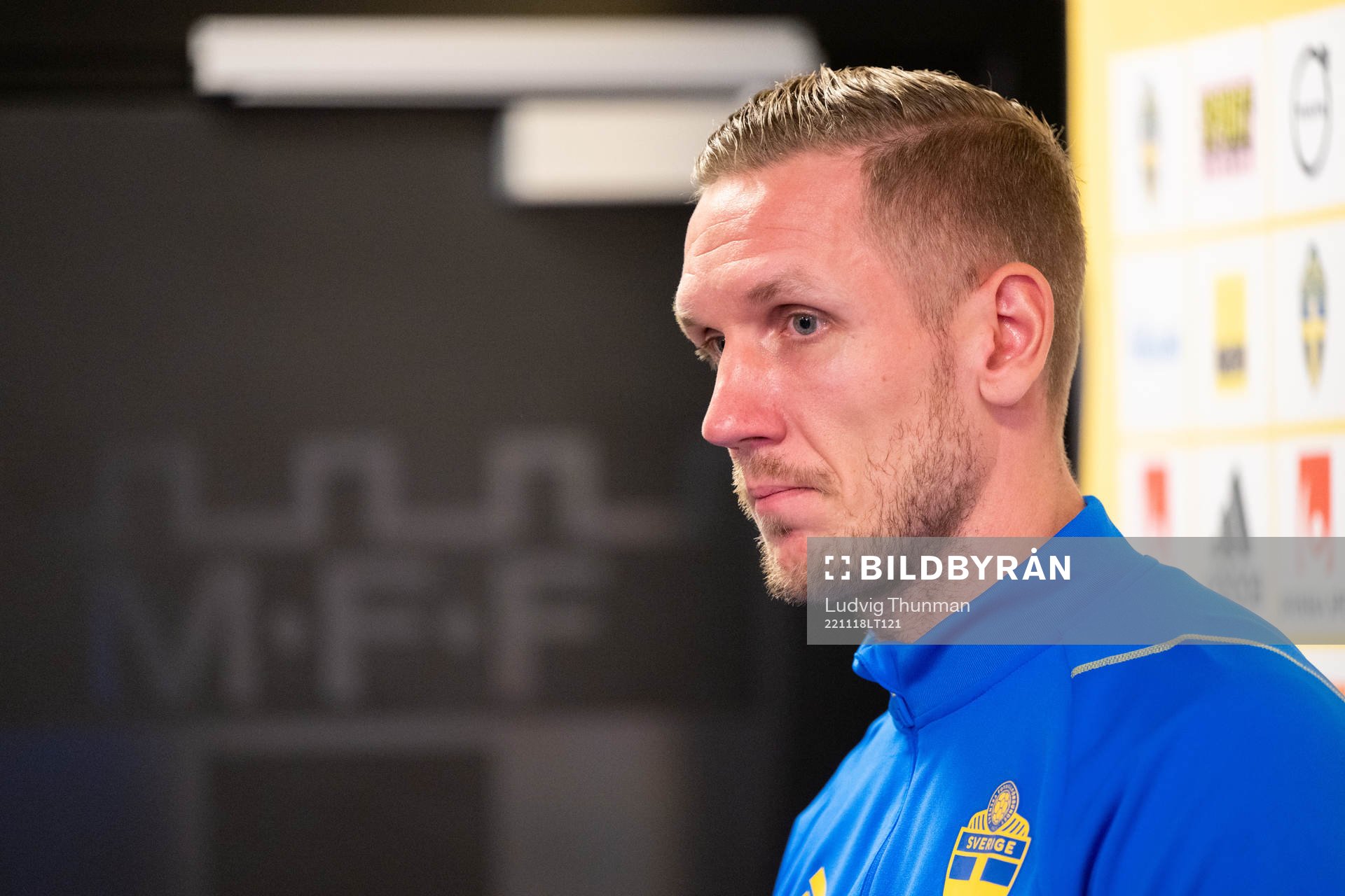 Goalkeeper Robin Olsen in the mixed zone after a training session with the Swedish national football team on November 18, 2022 in Malmö. 