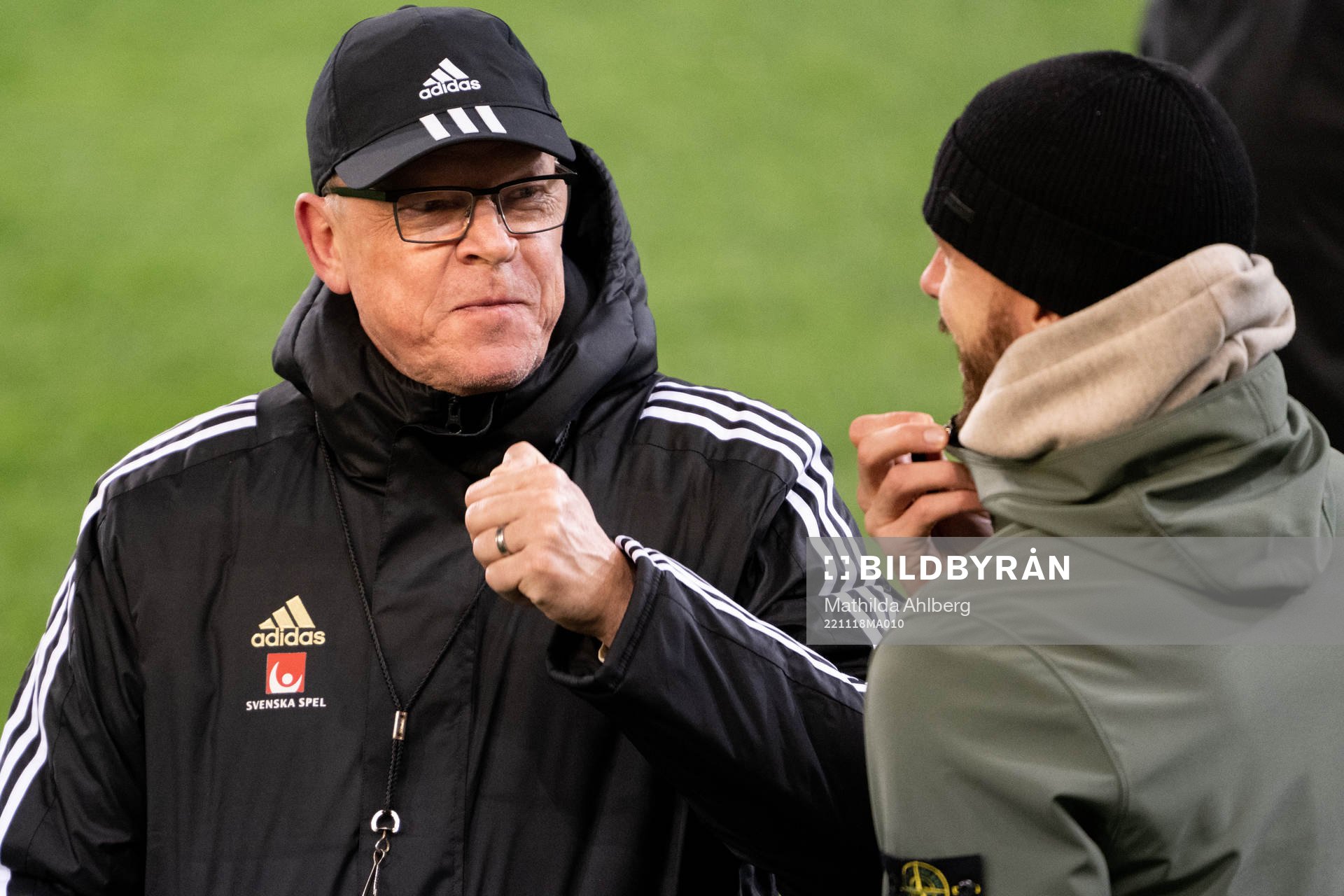 Pontus Jansson and head coach Janne Andersson of the
