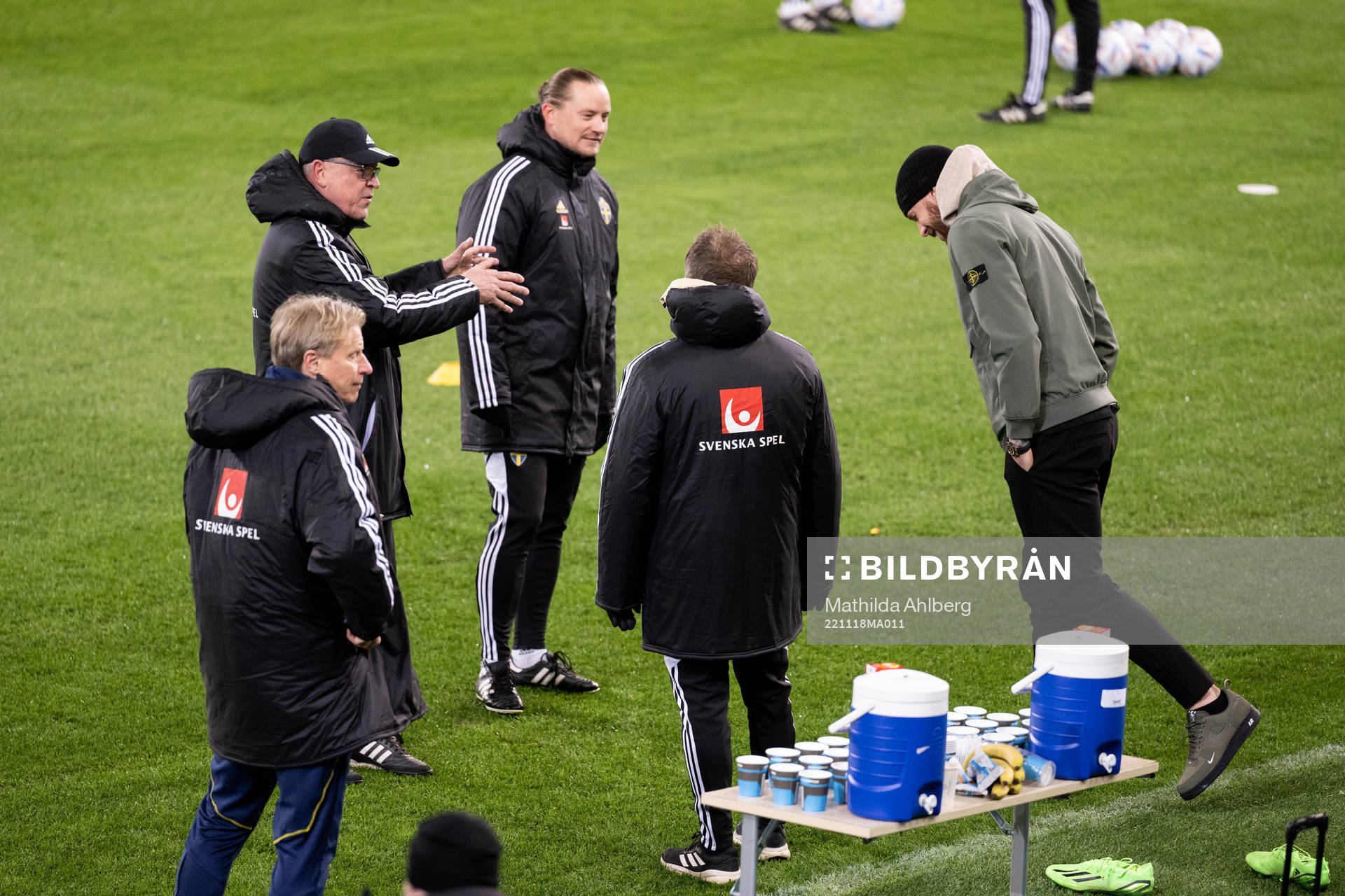 Pontus Jansson and head coach Janne Andersson of the