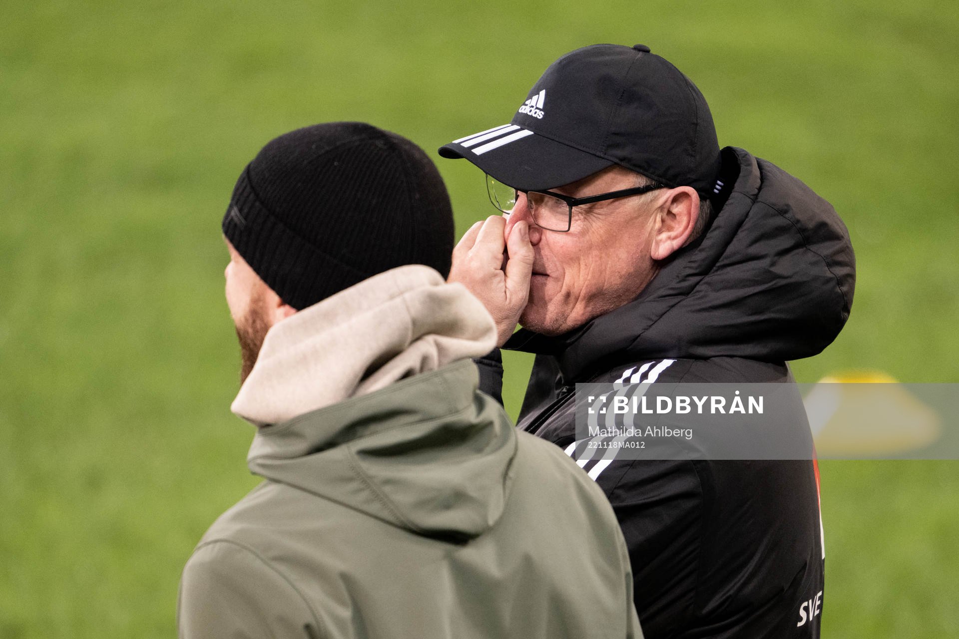Pontus Jansson and head coach Janne Andersson of the