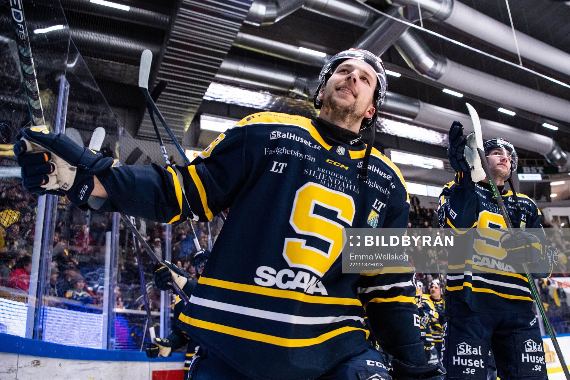 Södertäljes Emil Alba jublar