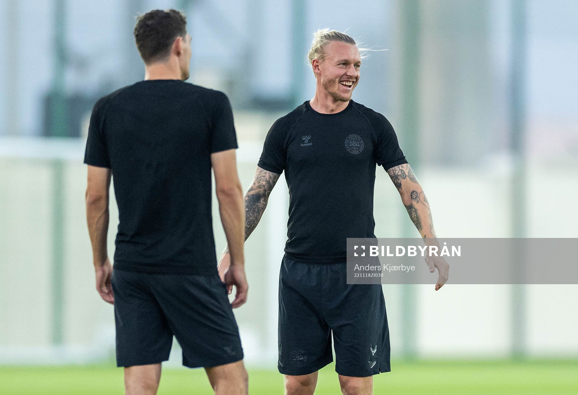  [DK=20221118: Herrelandsholdet træner i Doha, Qatar - Simon Kjær, Danmark][UK=20221118: Denmark National Team practice in Doha, Qatar - Simon Kjær, Danmark]