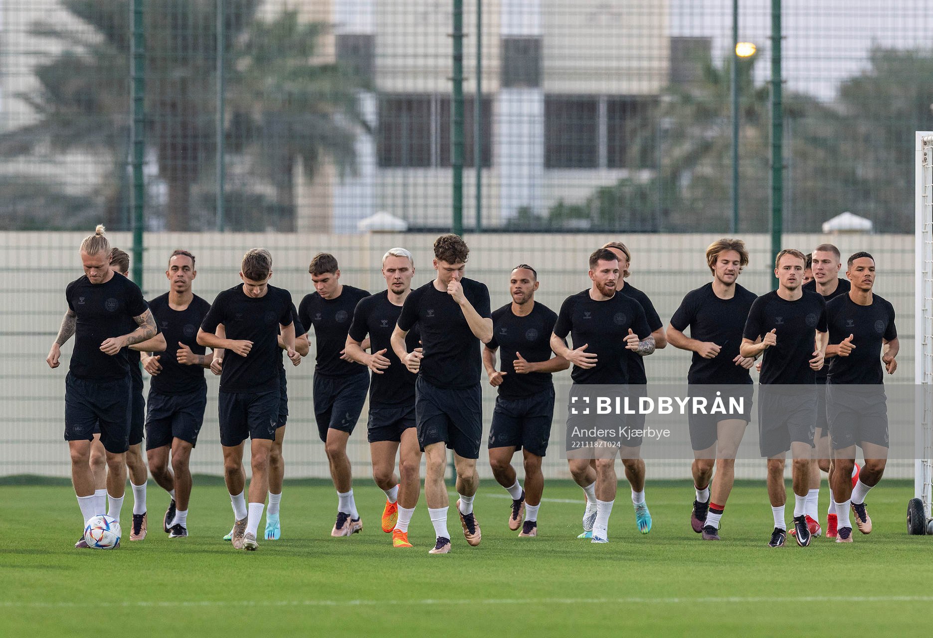 [DK=20221118: Herrelandsholdet træner i Doha,