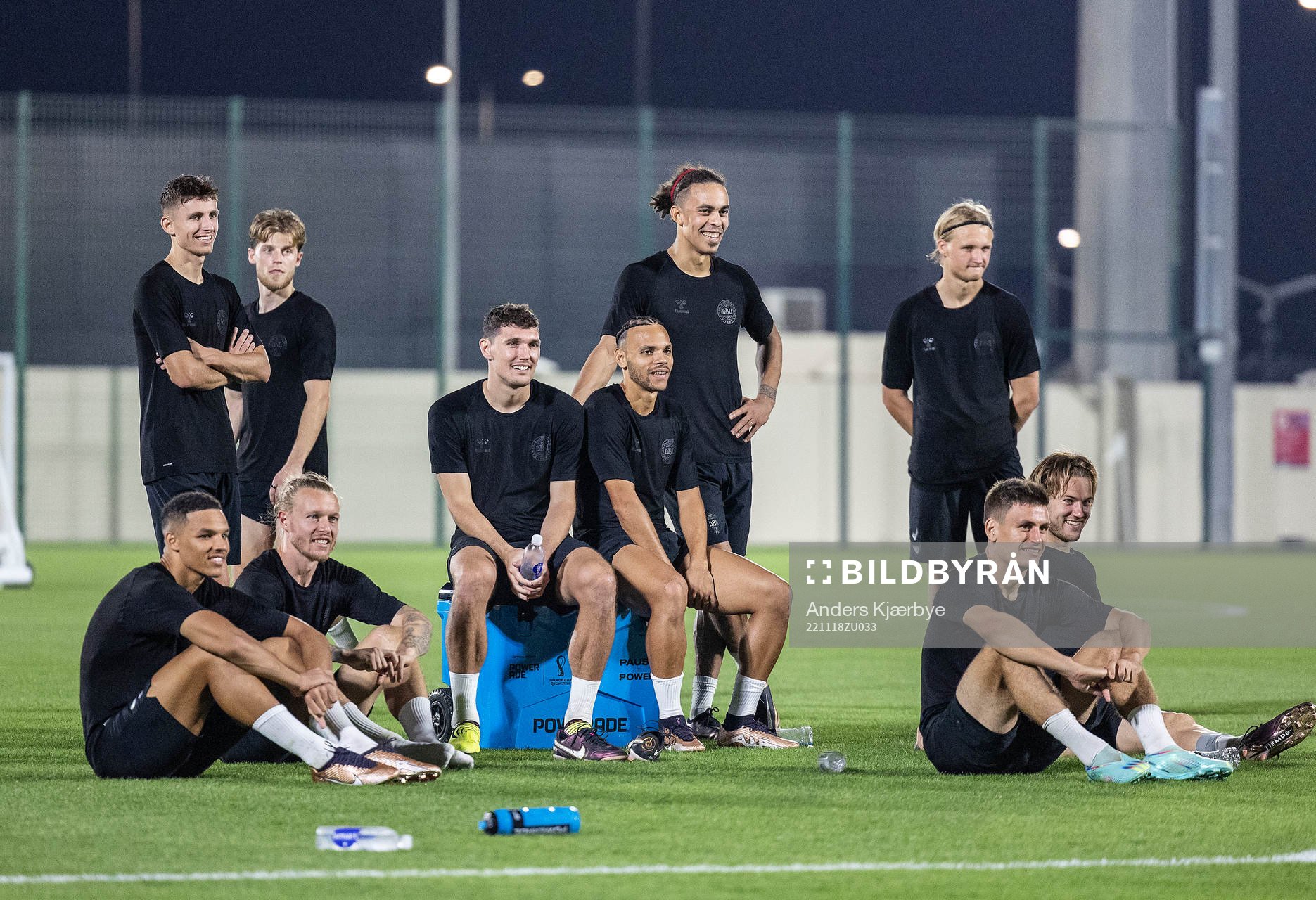 [DK=20221118: Herrelandsholdet træner i Doha, Qatar -