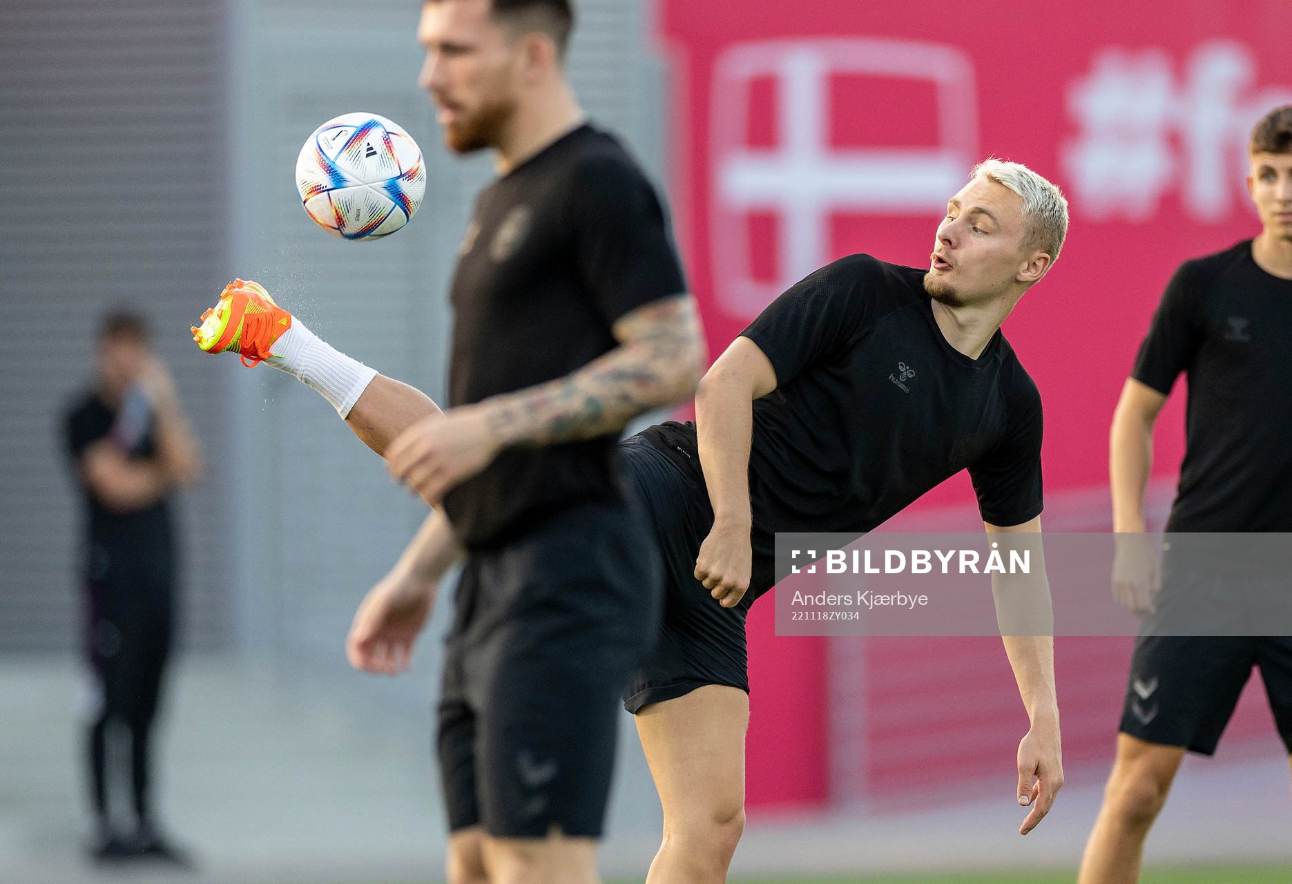 [DK=20221118: Herrelandsholdet træner i Doha, Qatar -