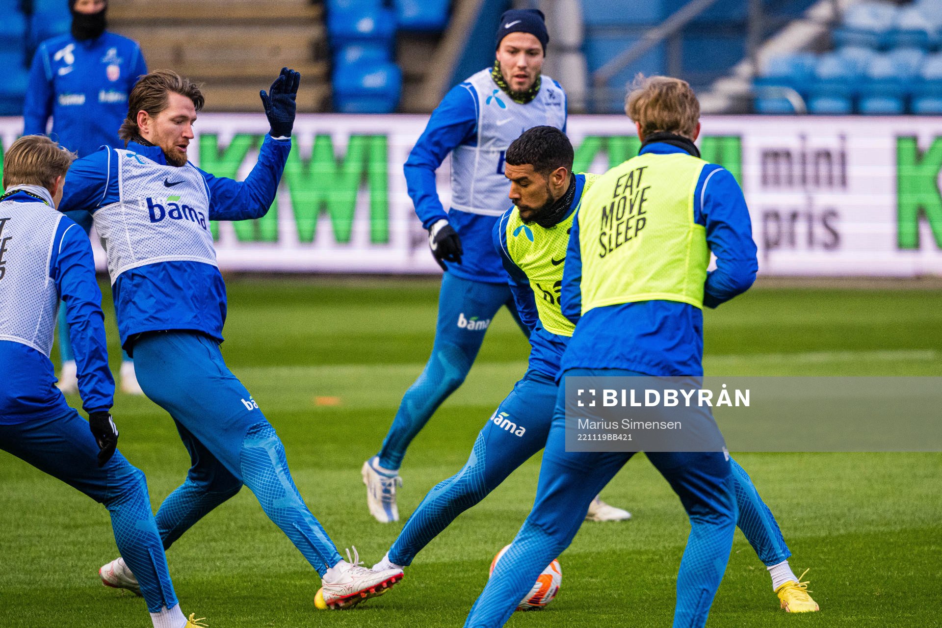 Stefan Strandberg and Ohikhuaeme Omoijuanfo of the Norwegian national football team during a training session on November 19, 2022 in Oslo.