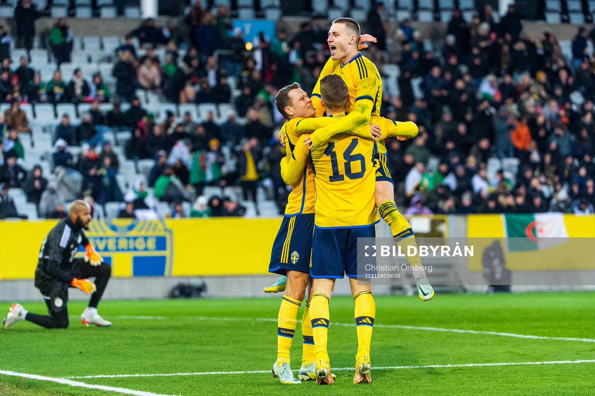 Viktor Gyökeres and Mattias Svanberg celebrate with Viktor