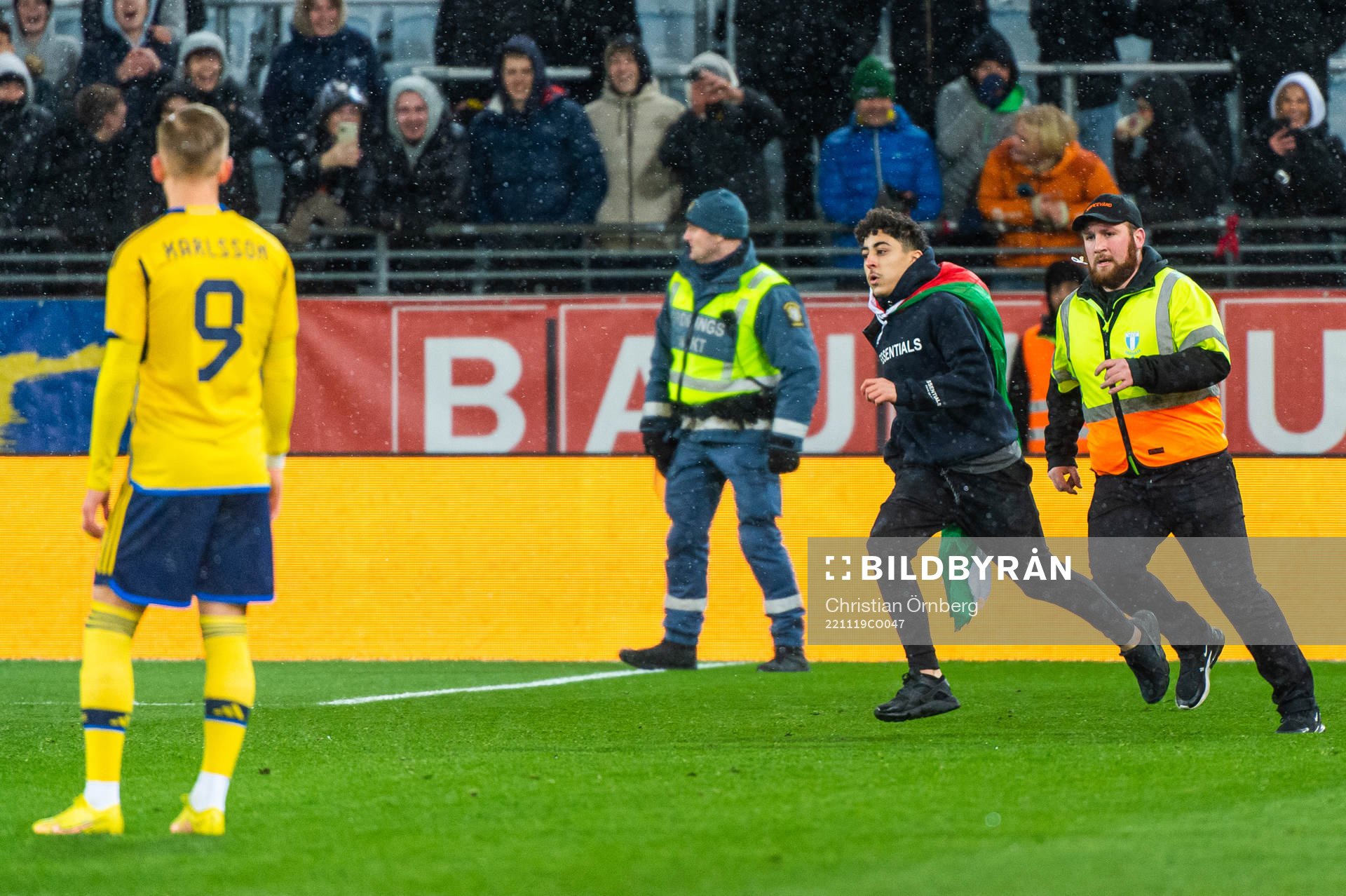 Security personel chase a pitch invader during the international friendly football match between Sweden and Algeria on November 19, 2022 in Malmö.