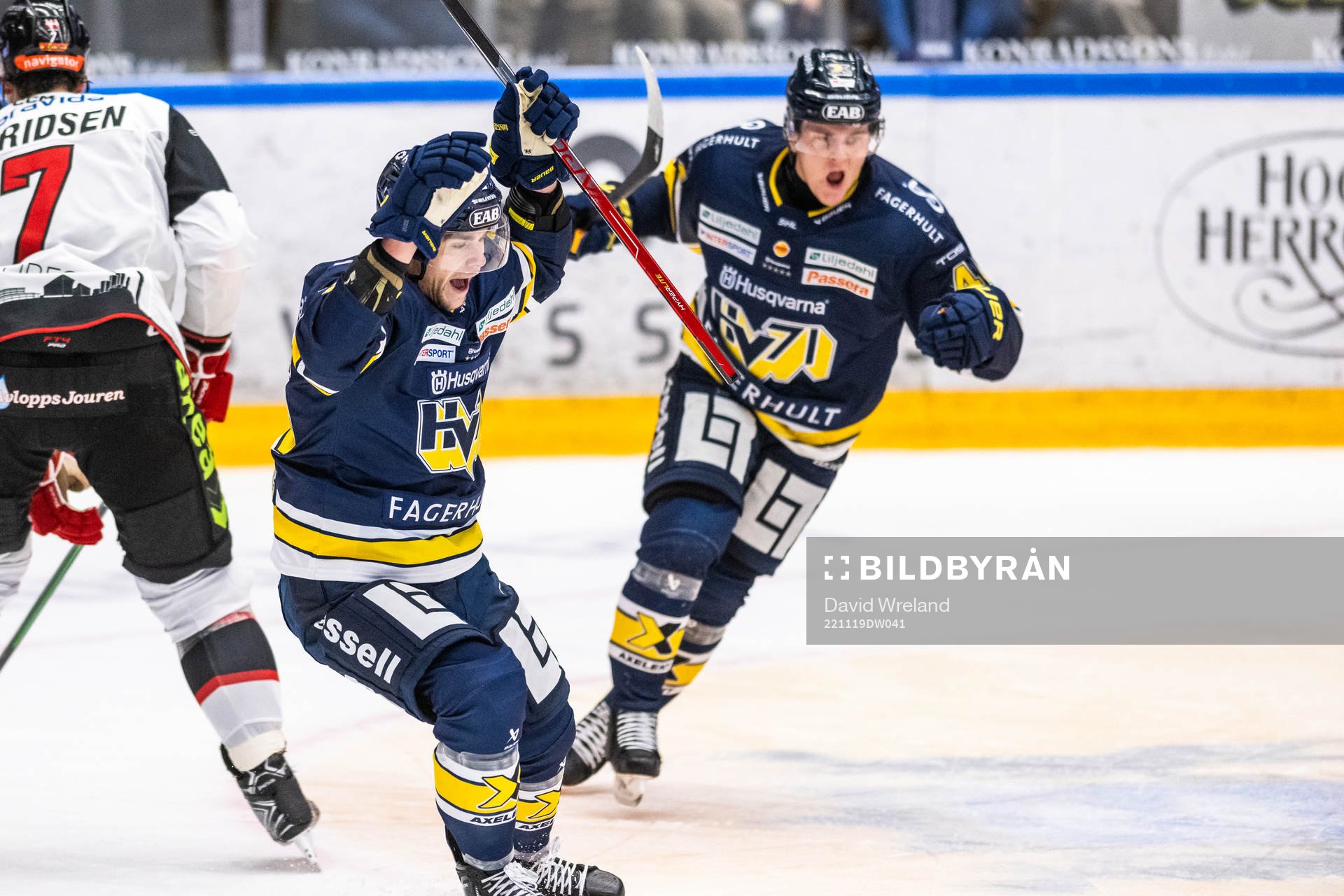 HV71s Emil Andrae och HV71s Radan Lenc   jublarunder